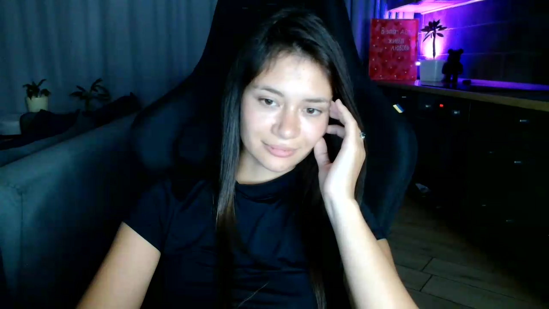 Gallery image thumbnail from FitXoxo's myfreecams stream on, 07/31/2026, 20:05 image 14 of 20