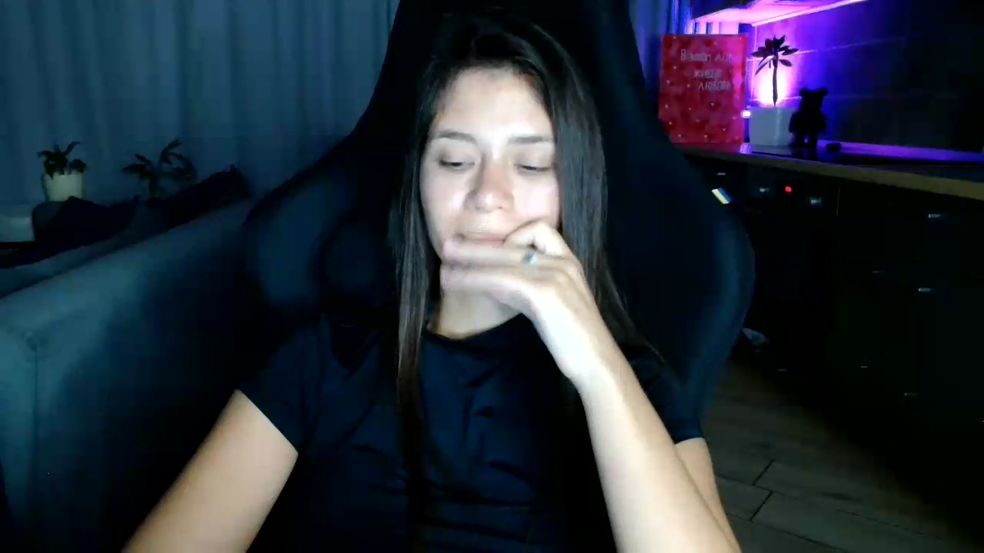Gallery image thumbnail from FitXoxo's myfreecams stream on, 07/31/2026, 20:05 image 17 of 20