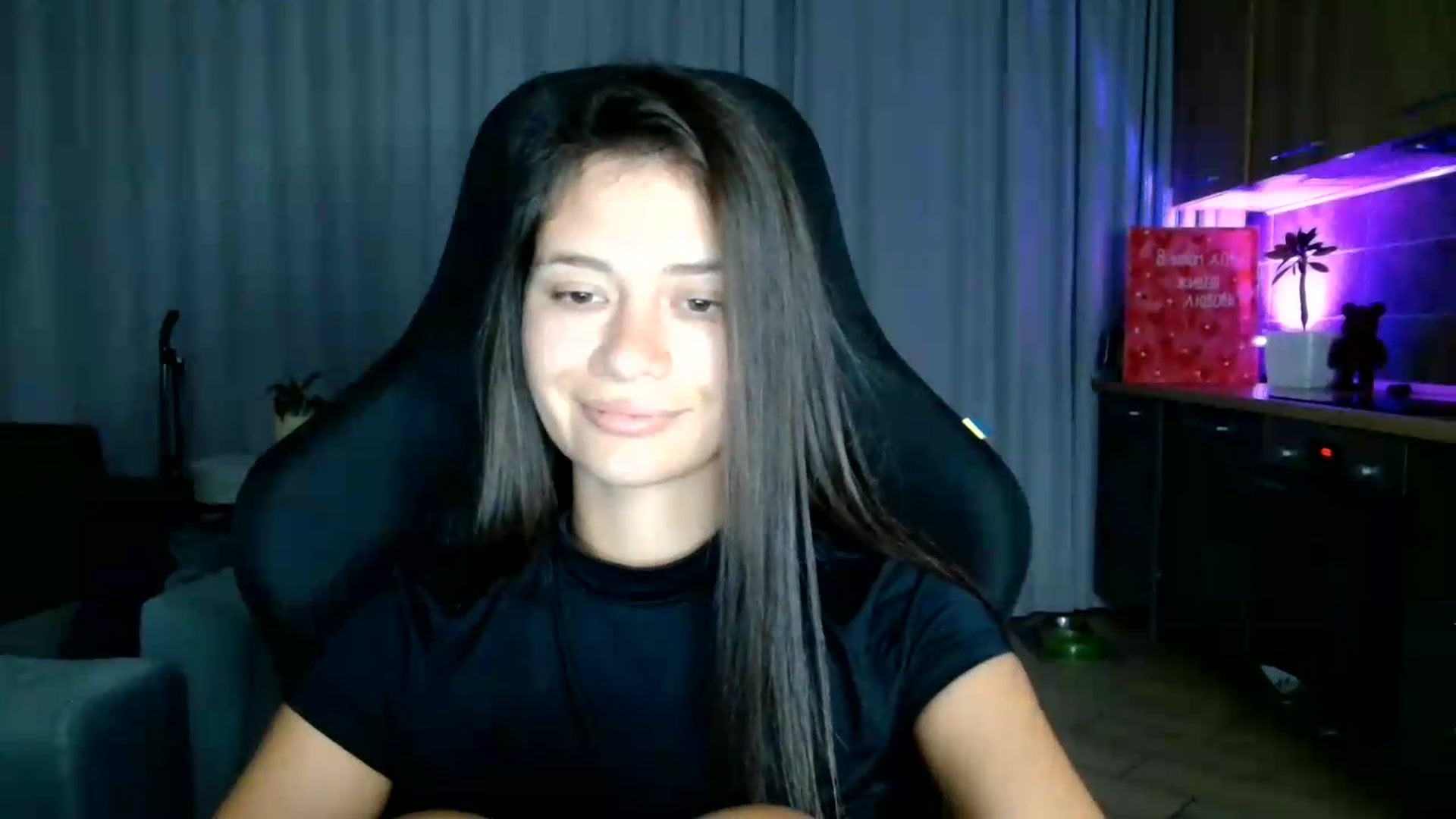 Gallery image thumbnail from FitXoxo's myfreecams stream on, 07/31/2026, 20:05 image 6 of 20