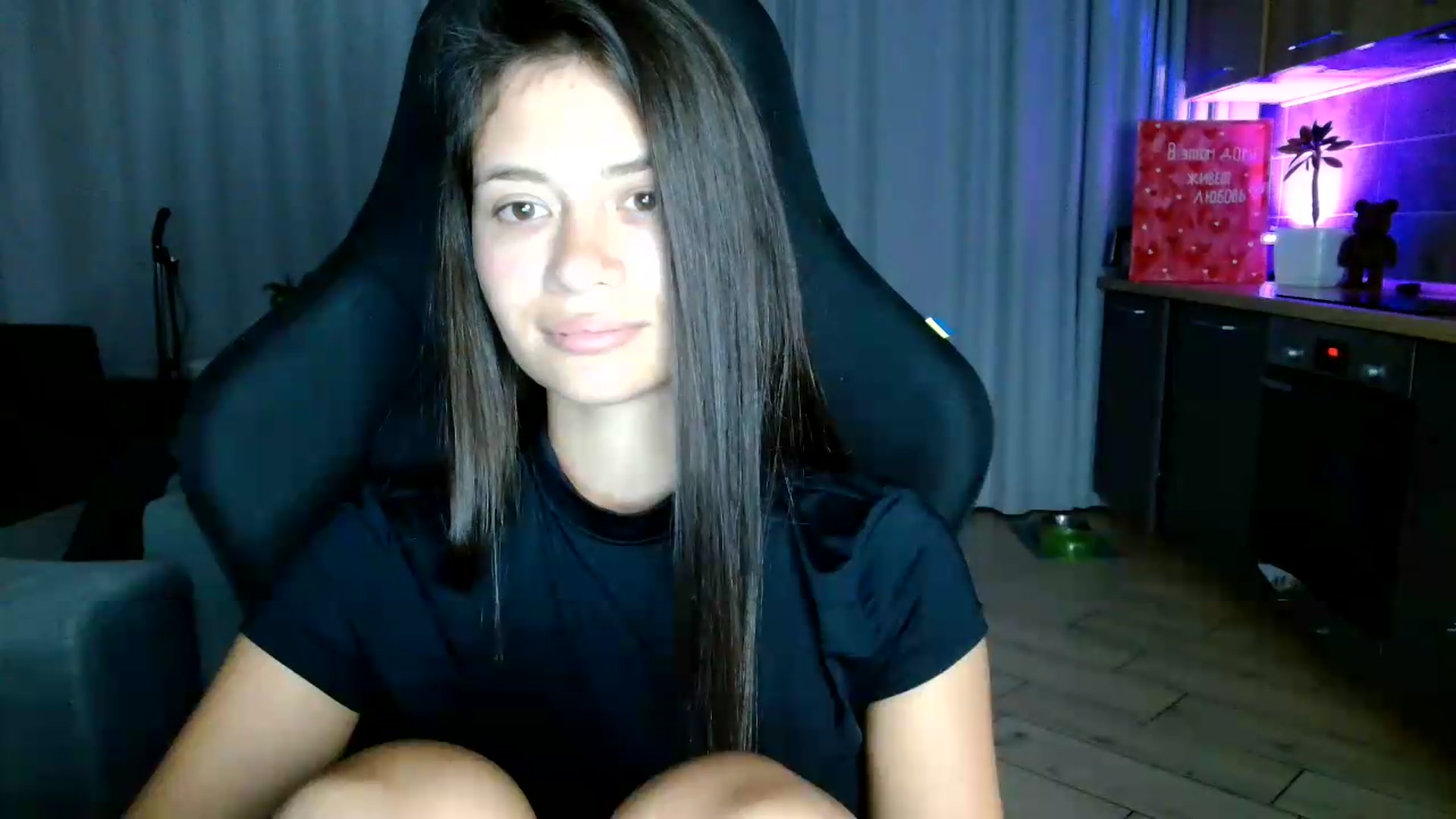 Gallery image thumbnail from FitXoxo's myfreecams stream on, 07/31/2026, 20:05 image 10 of 20