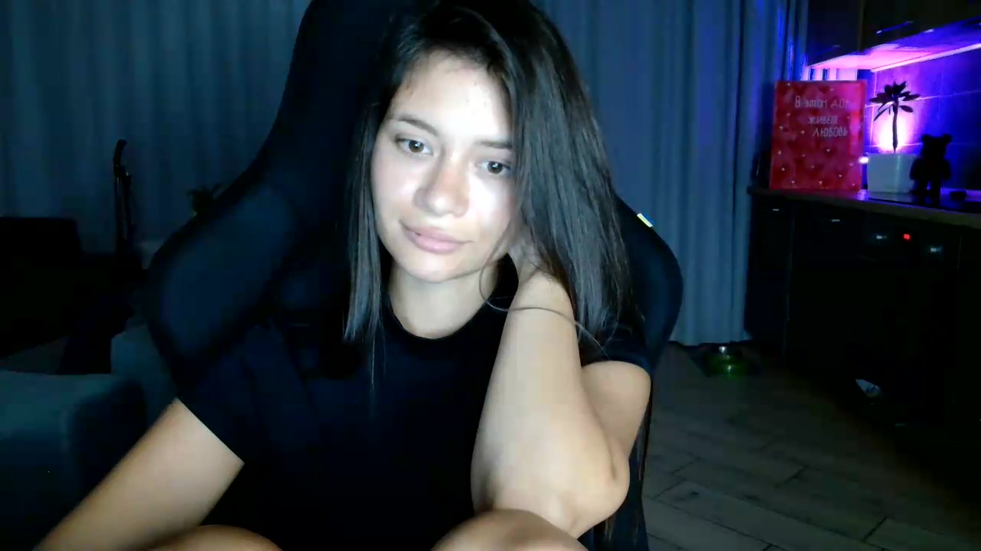 Gallery image thumbnail from FitXoxo's myfreecams stream on, 07/31/2026, 20:05 image 11 of 20