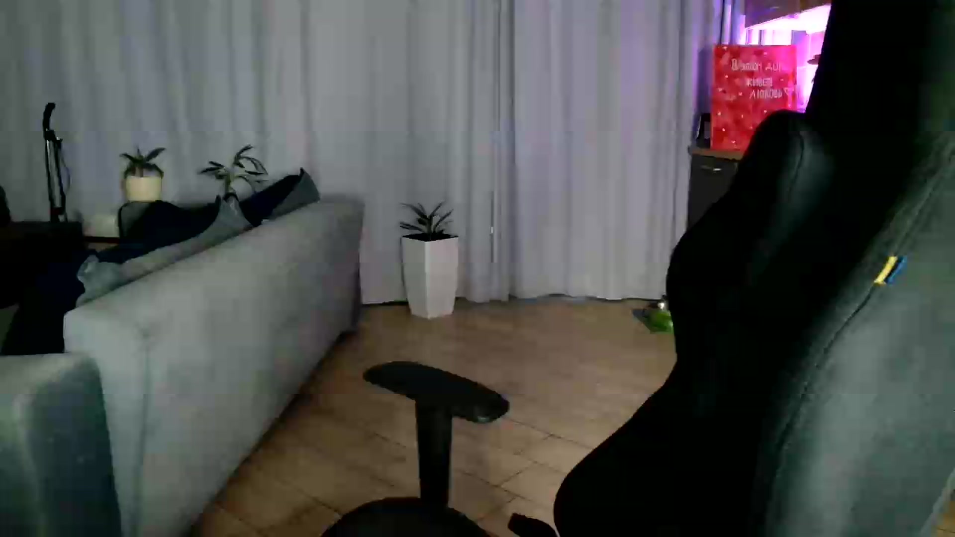 Gallery image thumbnail from FitXoxo's myfreecams stream on, 08/01/2026, 17:53 image 18 of 20