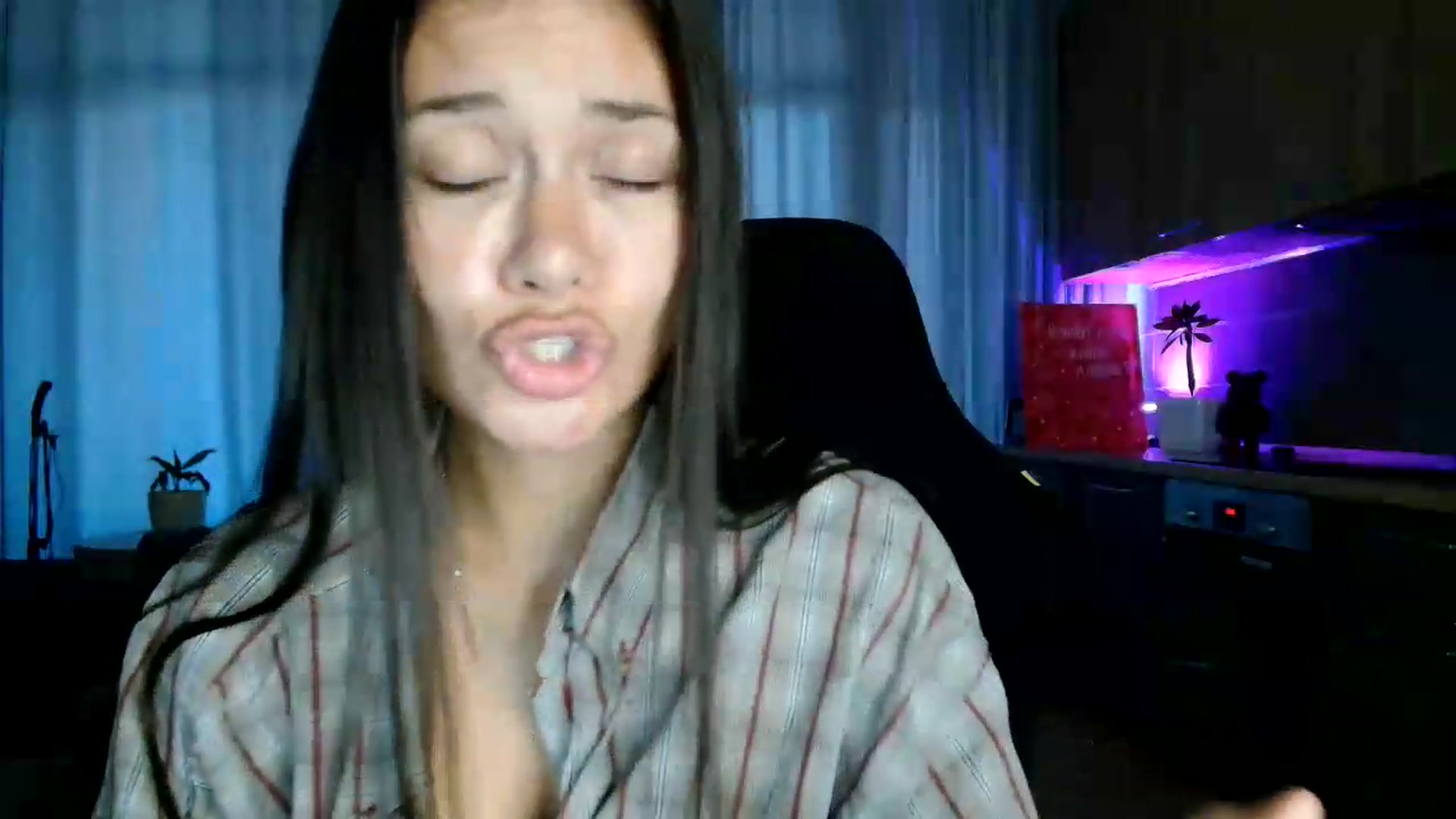 Gallery image thumbnail from FitXoxo's myfreecams stream on, 08/01/2026, 17:53 image 7 of 20