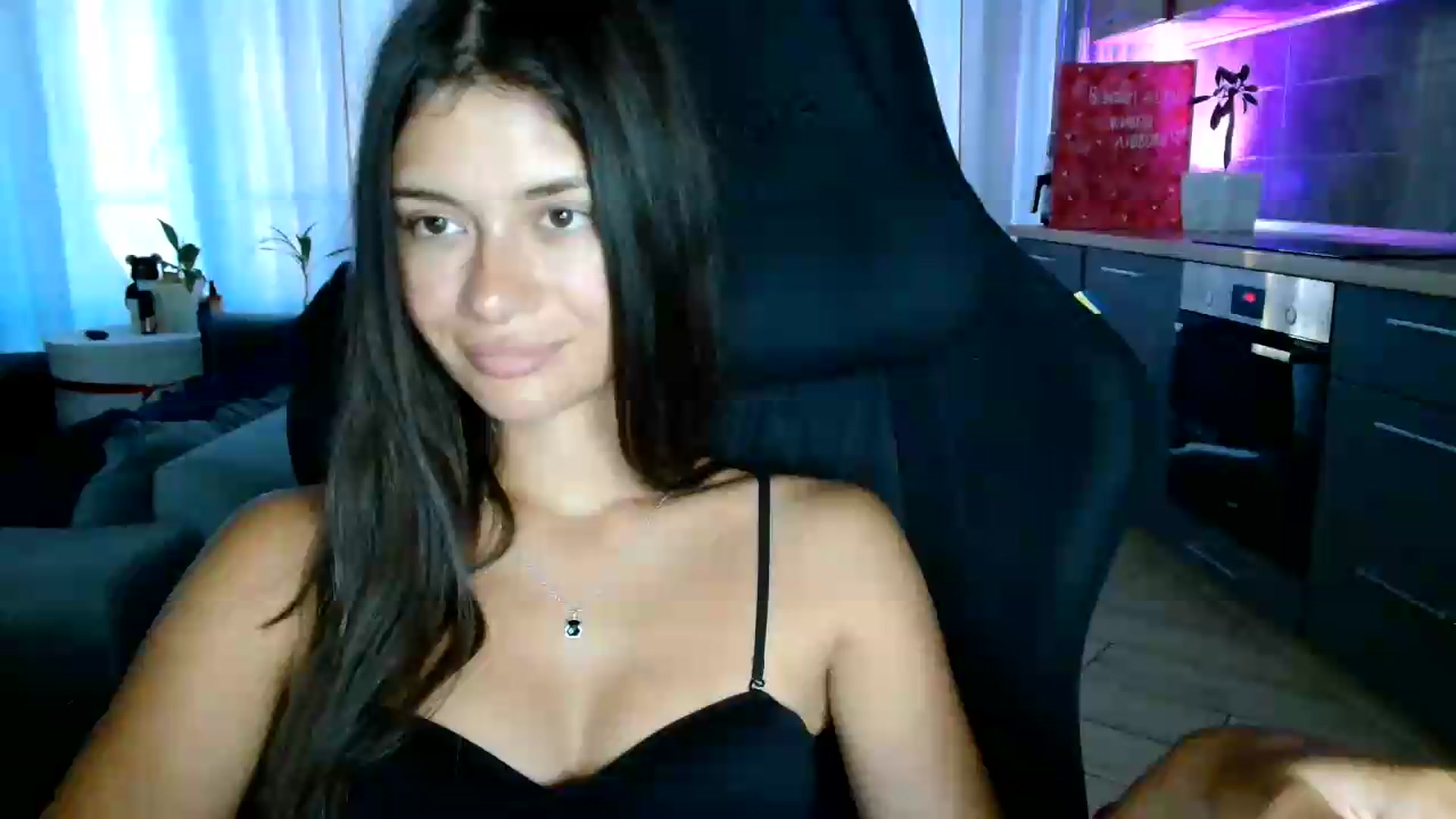Gallery image thumbnail from FitXoxo's myfreecams stream on, 08/17/2026, 16:34 image 17 of 20