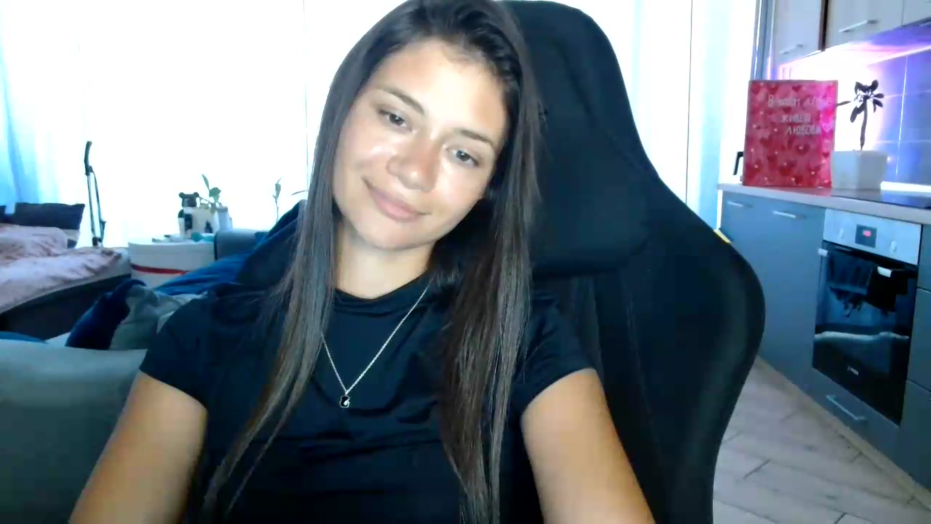 Gallery image thumbnail from FitXoxo's myfreecams stream on, 08/18/2026, 15:08 image 17 of 20