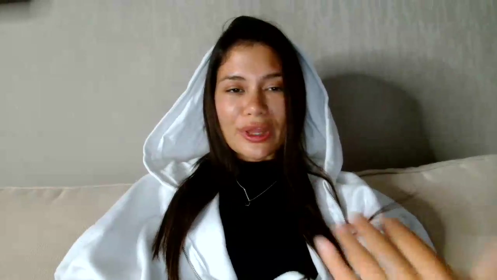 Gallery image thumbnail from FitXoxo's myfreecams stream on, 08/29/2026, 18:15 image 17 of 20