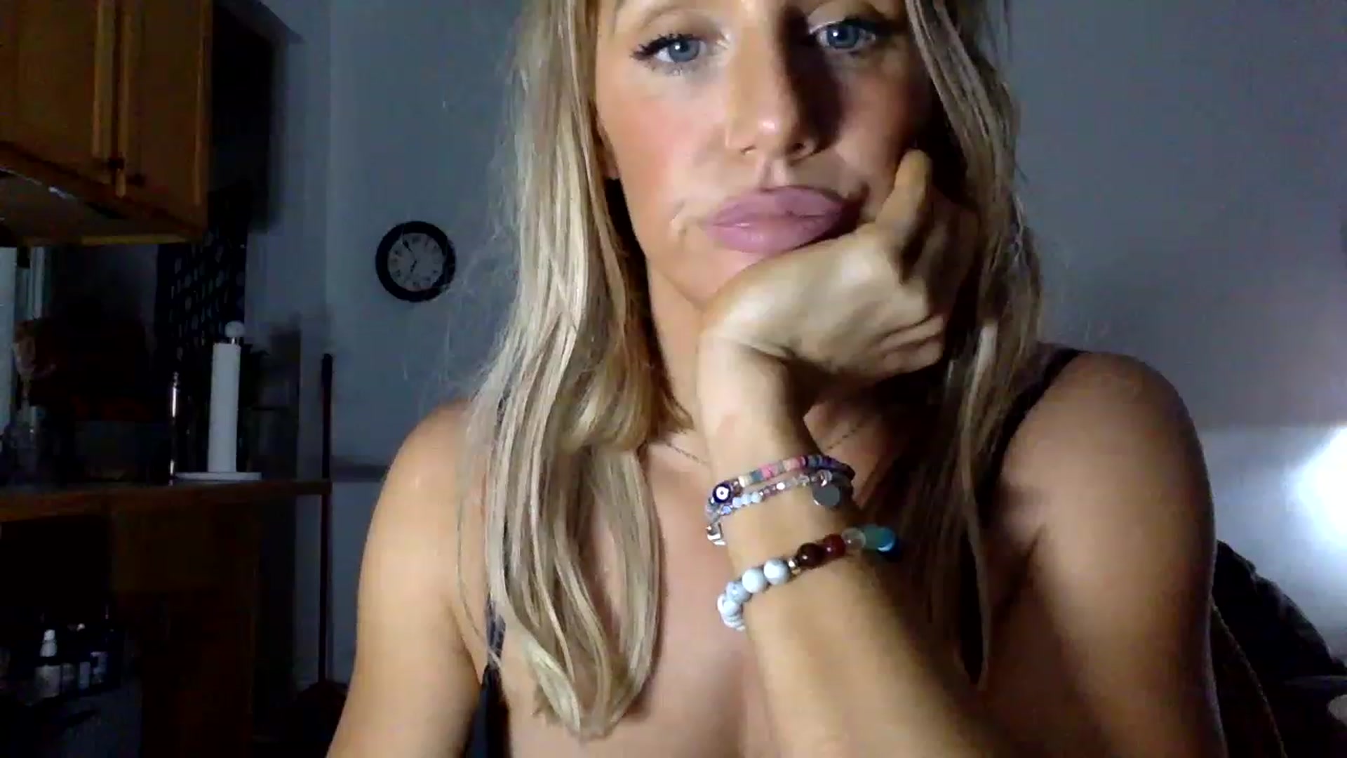 Gallery image thumbnail from Fitnessbaby69's myfreecams stream on, 11/28/2022, 12:01 image 16 of 20