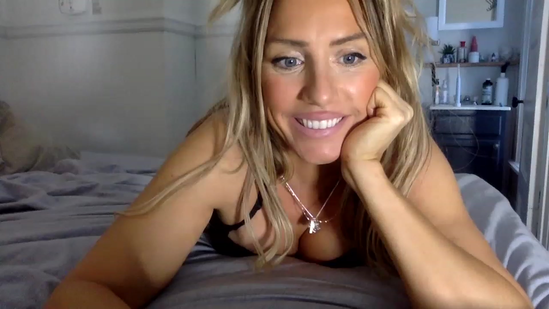Gallery image thumbnail from Fitnessbaby69's myfreecams stream on, 12/11/2022, 21:49 image 2 of 20