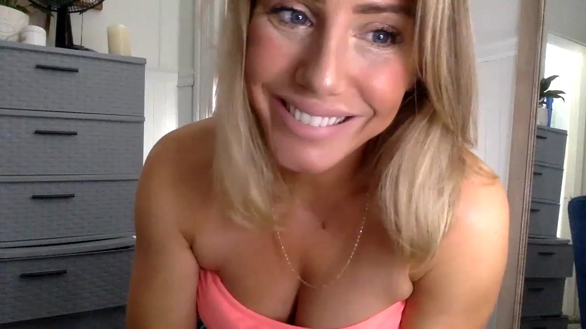 Gallery image thumbnail from Fitnessbaby69's myfreecams stream on, 03/17/2023, 17:01 image 16 of 20