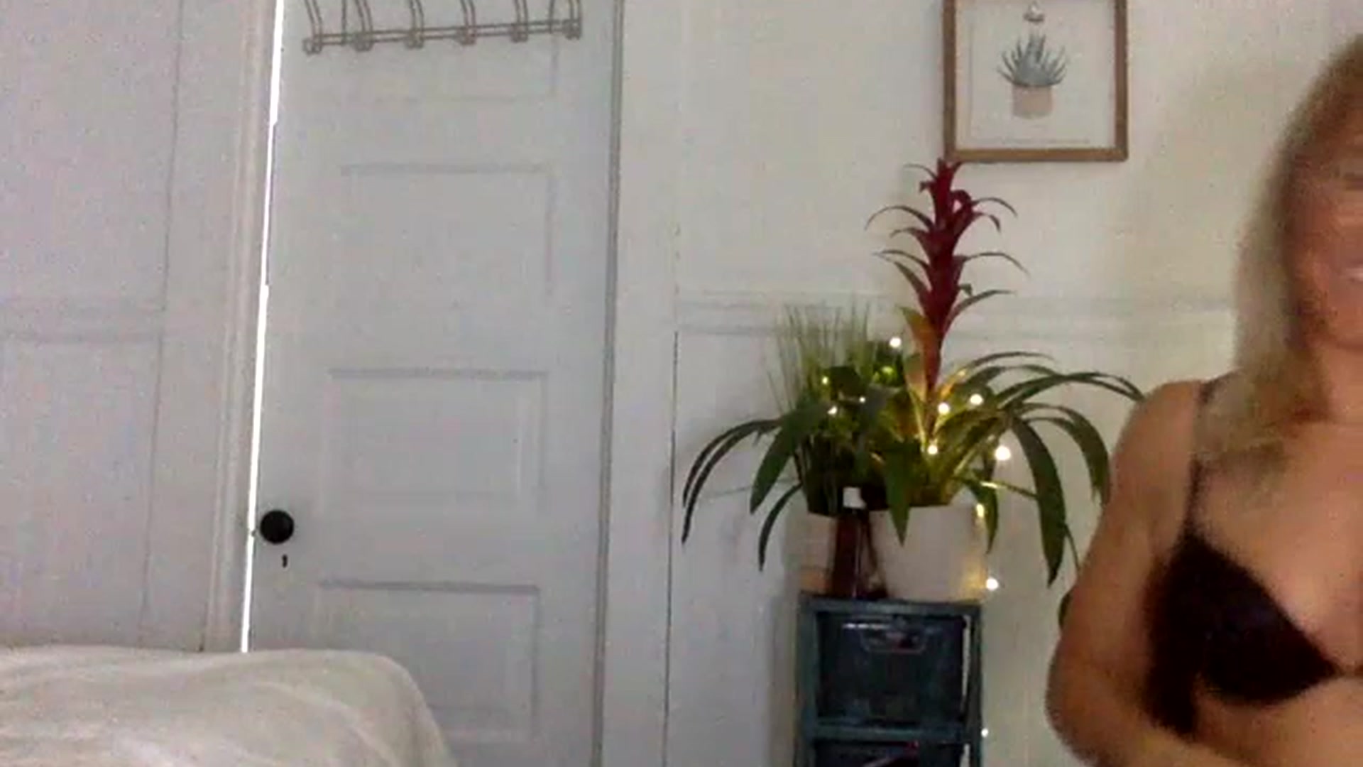 Gallery image thumbnail from Fitnessbaby69's myfreecams stream on, 06/29/2023, 16:20 image 15 of 20