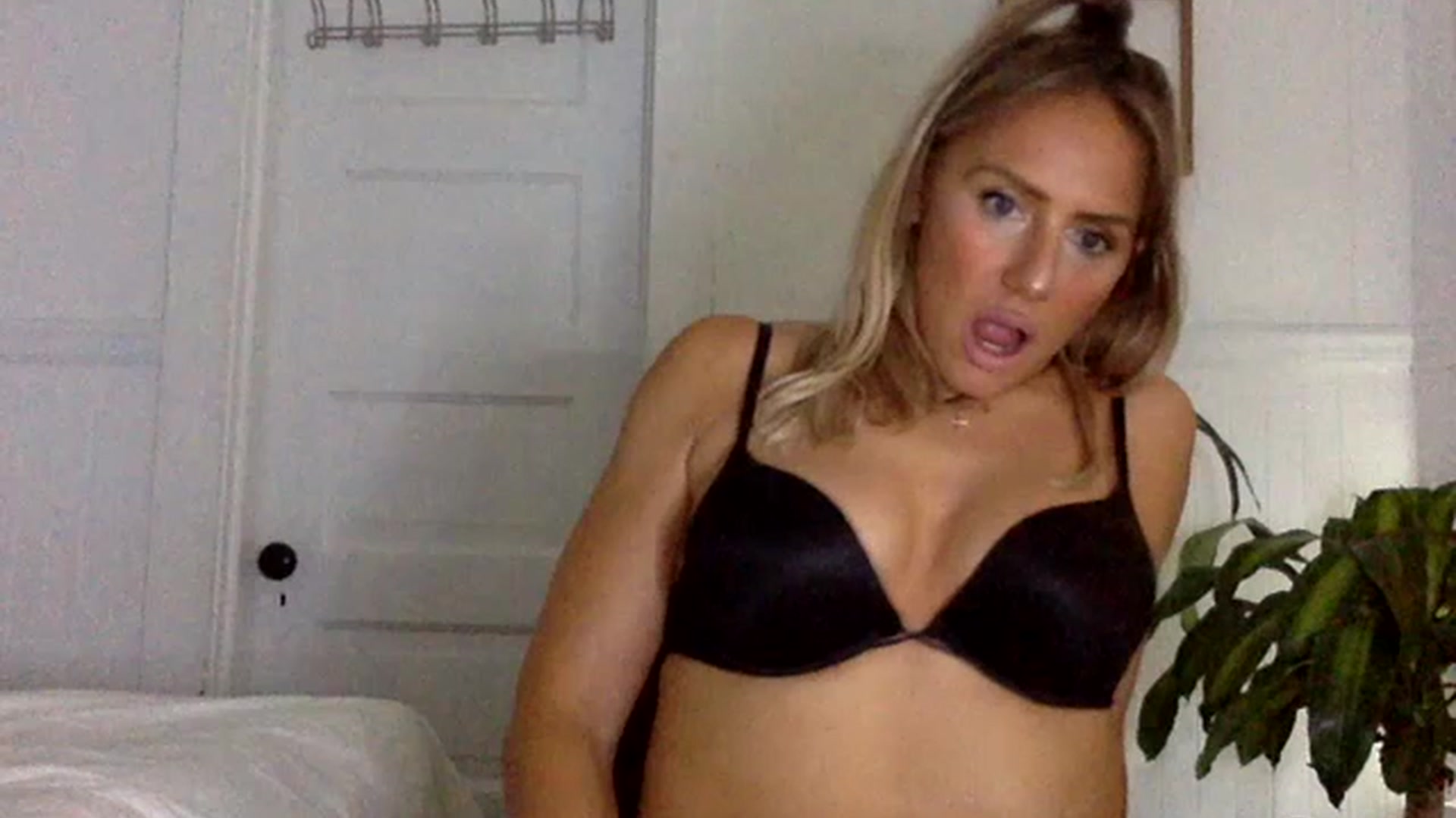 Gallery image thumbnail from Fitnessbaby69's myfreecams stream on, 06/29/2023, 16:20 image 3 of 20