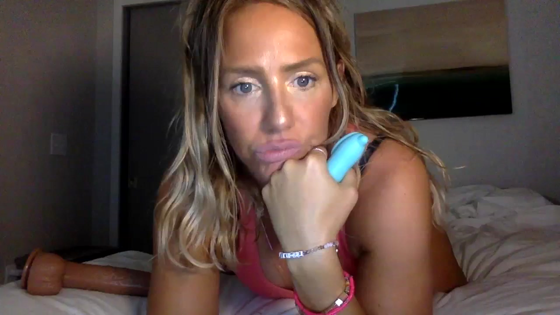 Gallery image thumbnail from Fitnessbaby69's myfreecams stream on, 09/05/2023, 20:05 image 1 of 20