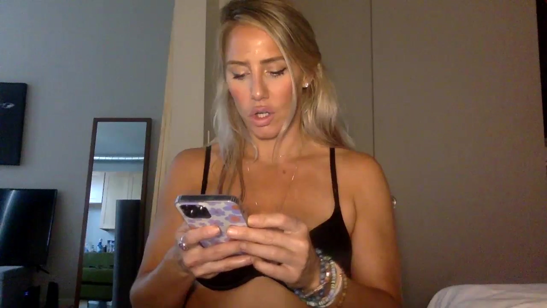 Gallery image thumbnail from Fitnessbaby69's myfreecams stream on, 09/23/2023, 18:08 image 18 of 20