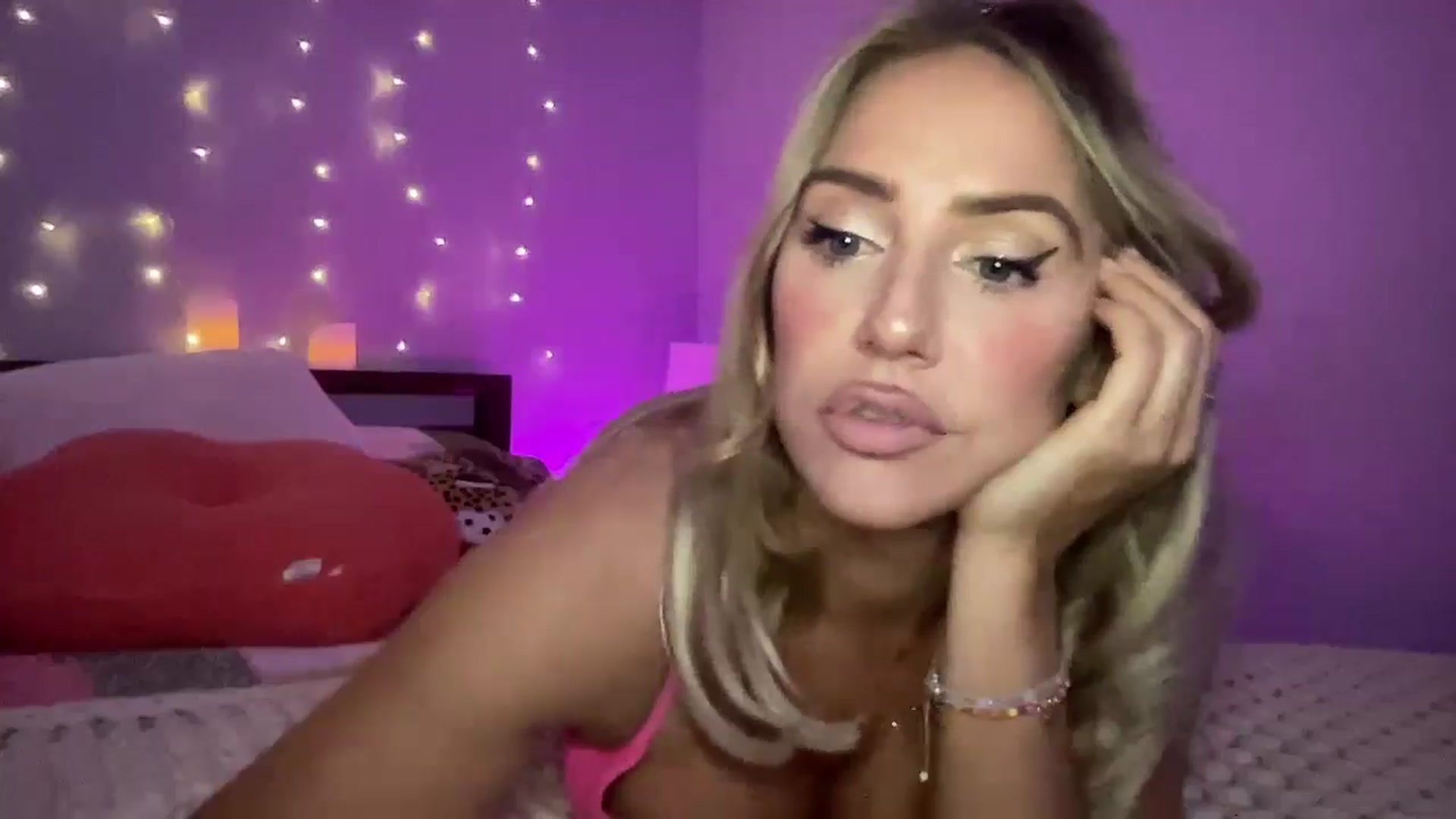 Gallery image thumbnail from Fitnessbaby69's myfreecams stream on, 01/26/2025, 13:05 image 10 of 20