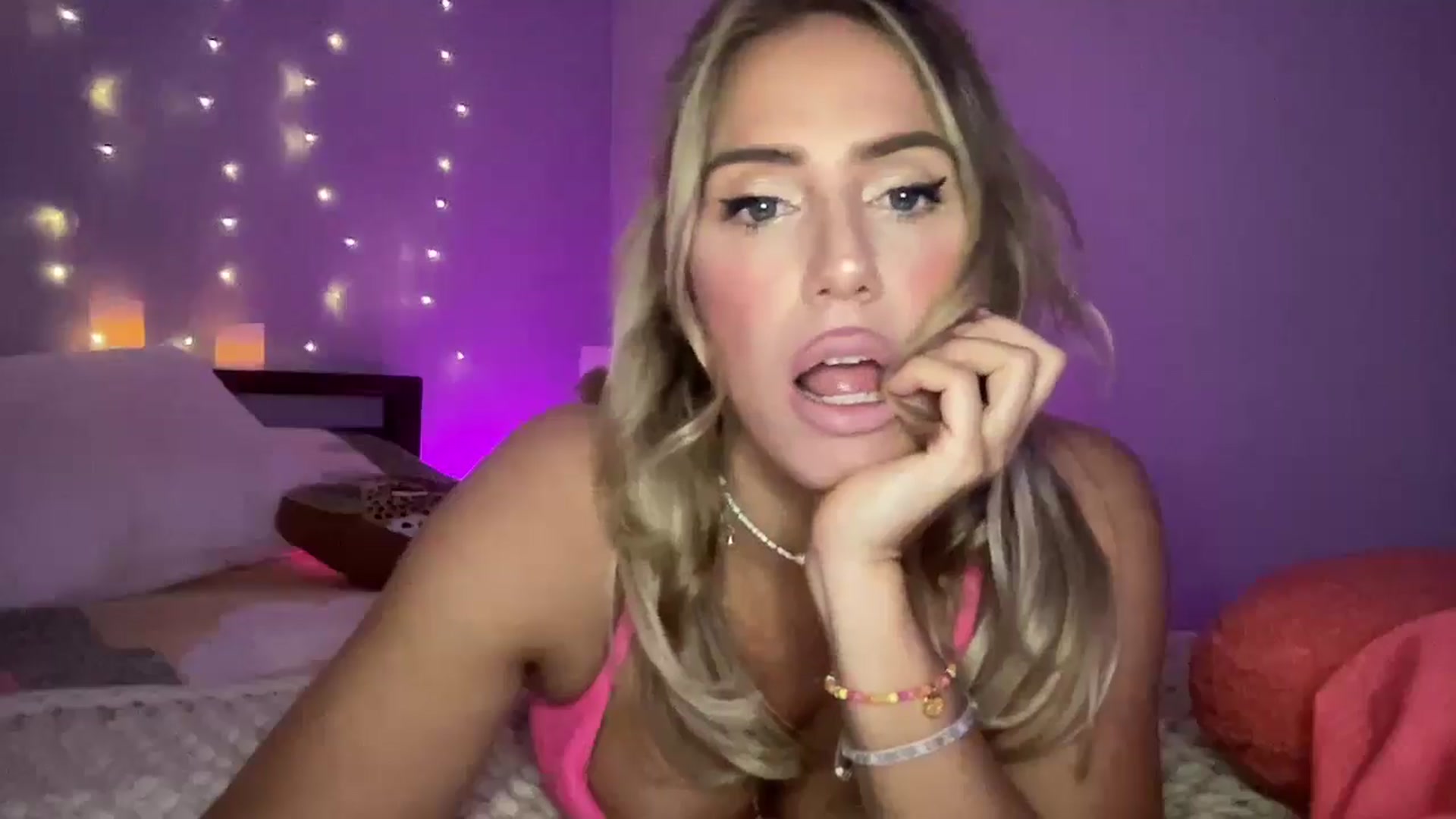 Gallery image thumbnail from Fitnessbaby69's myfreecams stream on, 01/26/2025, 13:23 image 11 of 20