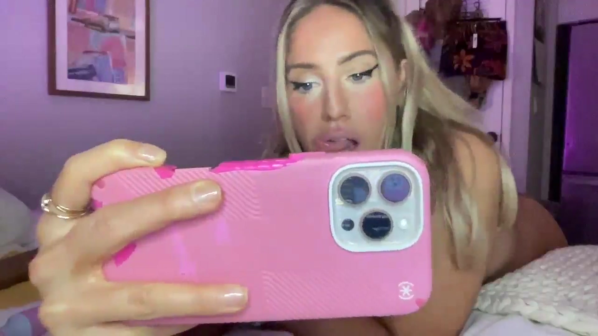 Gallery image thumbnail from Fitnessbaby69's myfreecams stream on, 04/06/2025, 12:49 image 5 of 20