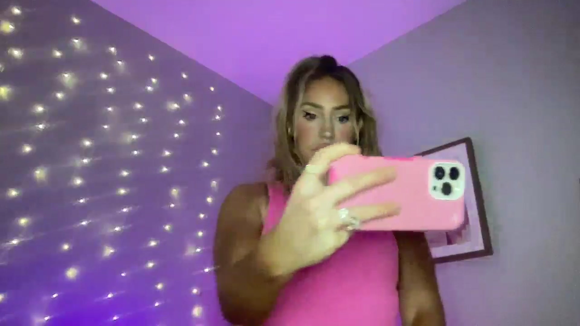 Gallery image thumbnail from Fitnessbaby69's myfreecams stream on, 04/17/2025, 10:09 image 2 of 20