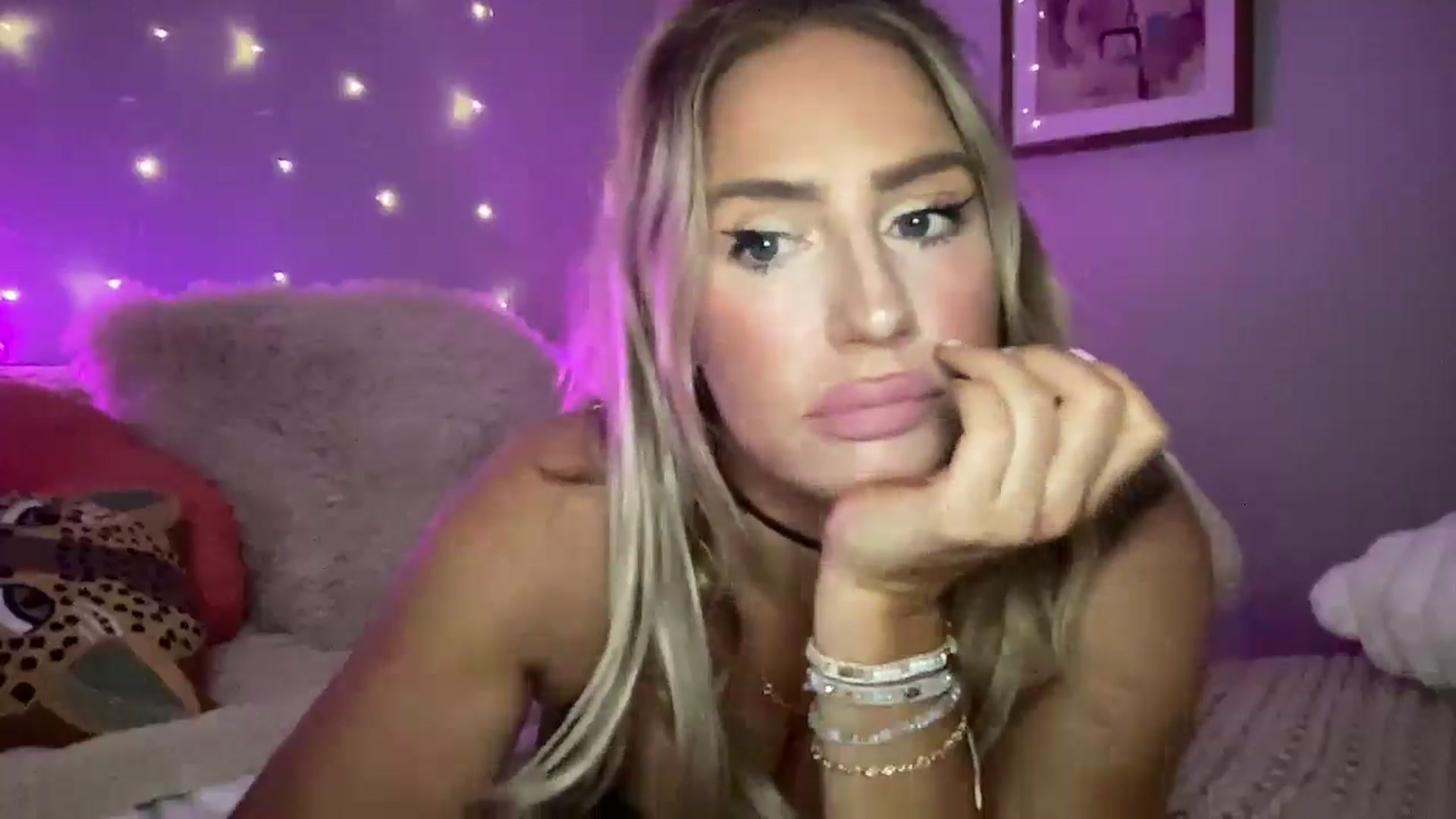 Gallery image thumbnail from Fitnessbaby69's myfreecams stream on, 04/22/2025, 10:43 image 4 of 20