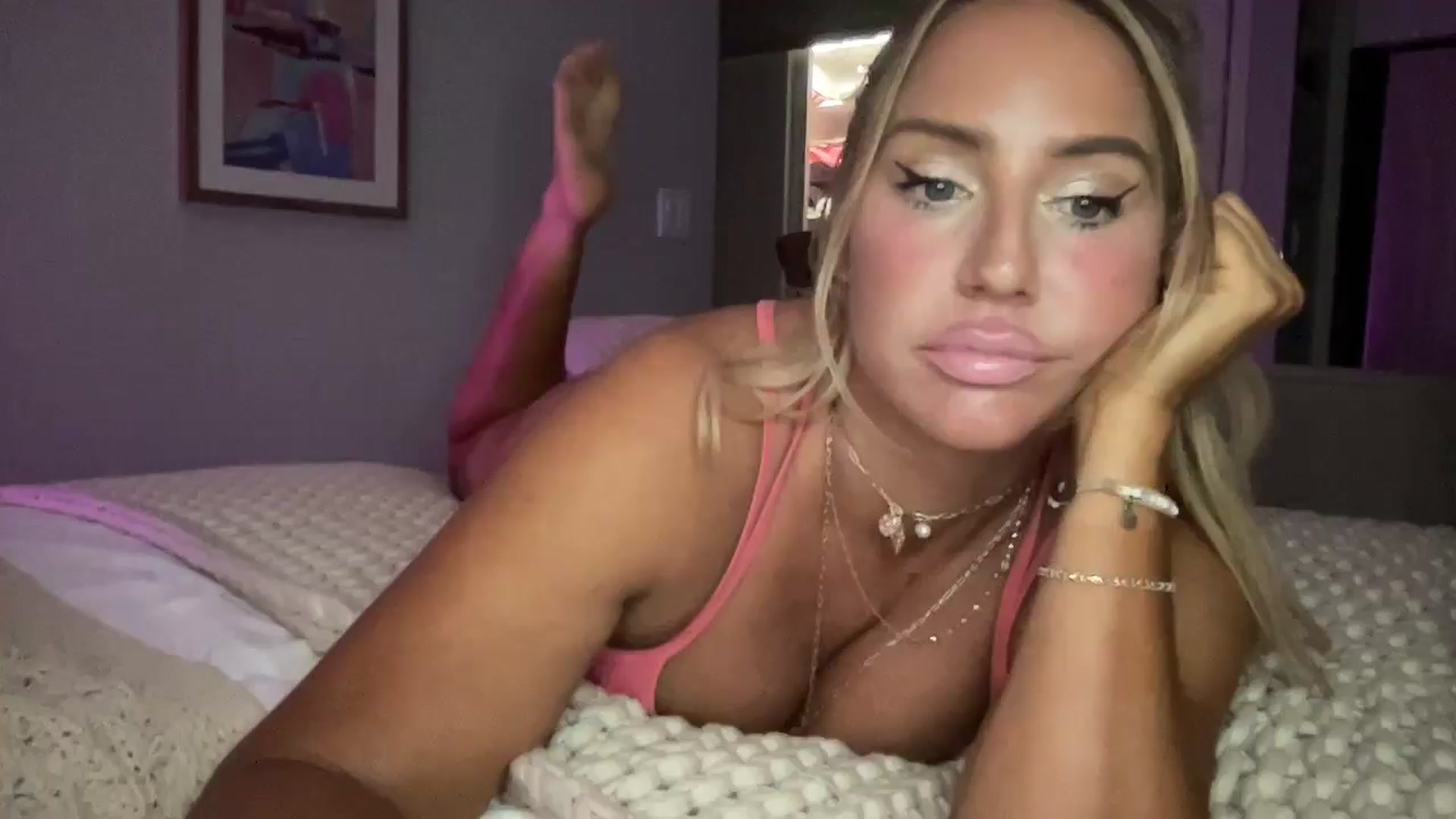 Gallery image thumbnail from Fitnessbaby69's myfreecams stream on, 07/06/2025, 10:21 image 4 of 20