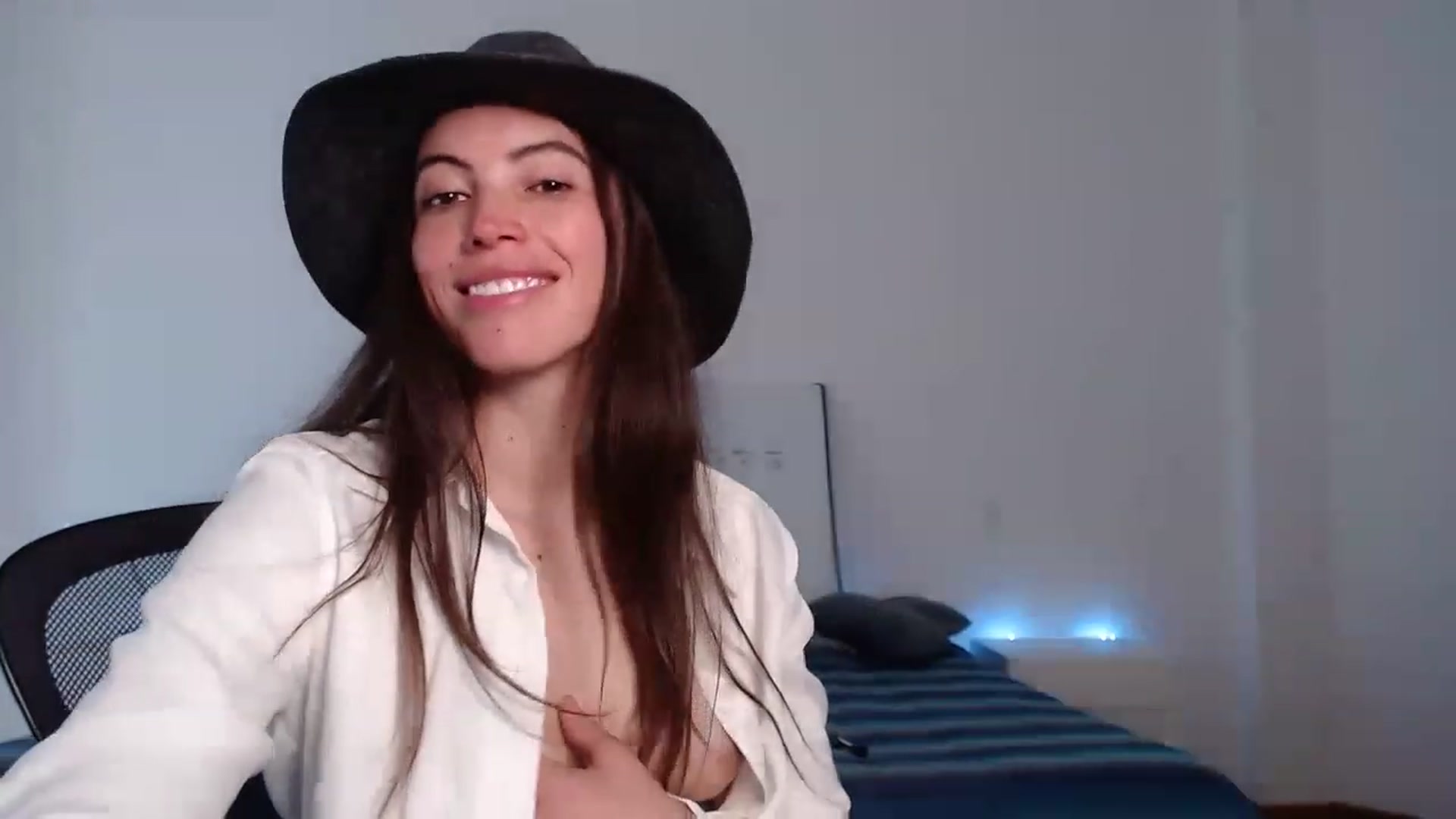 Gallery image thumbnail from Fitsexygirl's myfreecams stream on, 05/04/2023, 18:12 image 15 of 20