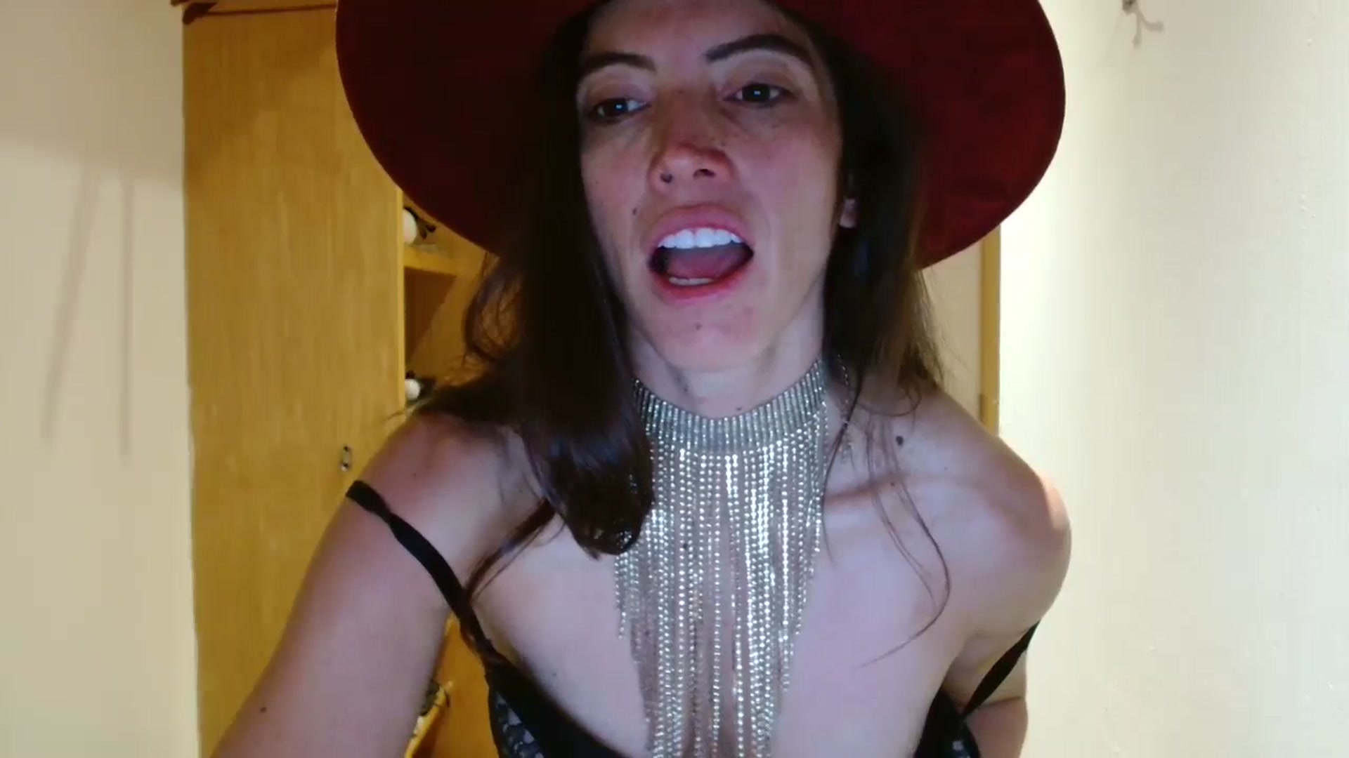 Gallery image thumbnail from Fitsexygirl's myfreecams stream on, 12/15/2023, 17:46 image 3 of 20