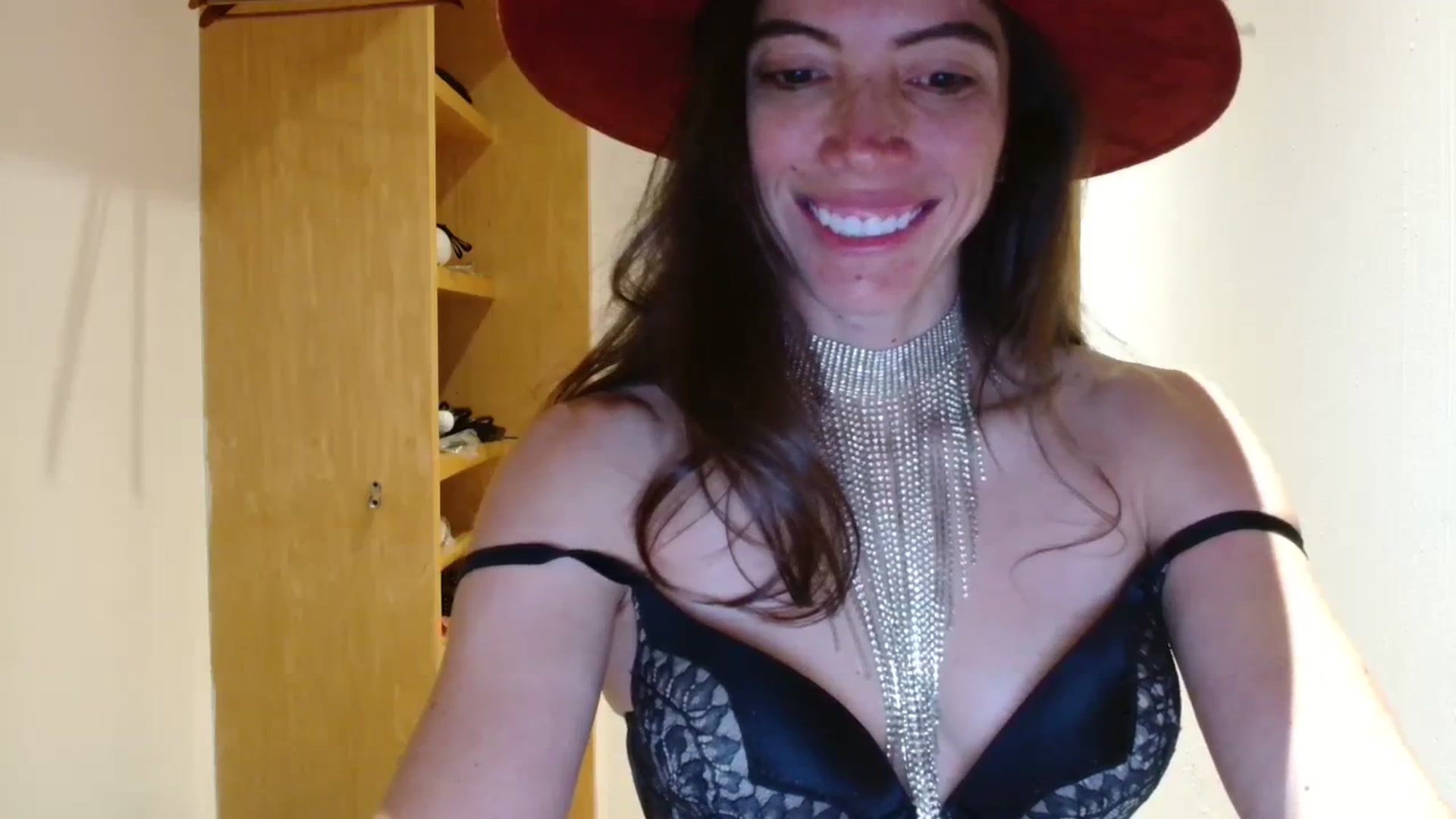 Gallery image thumbnail from Fitsexygirl's myfreecams stream on, 12/15/2023, 17:46 image 4 of 20