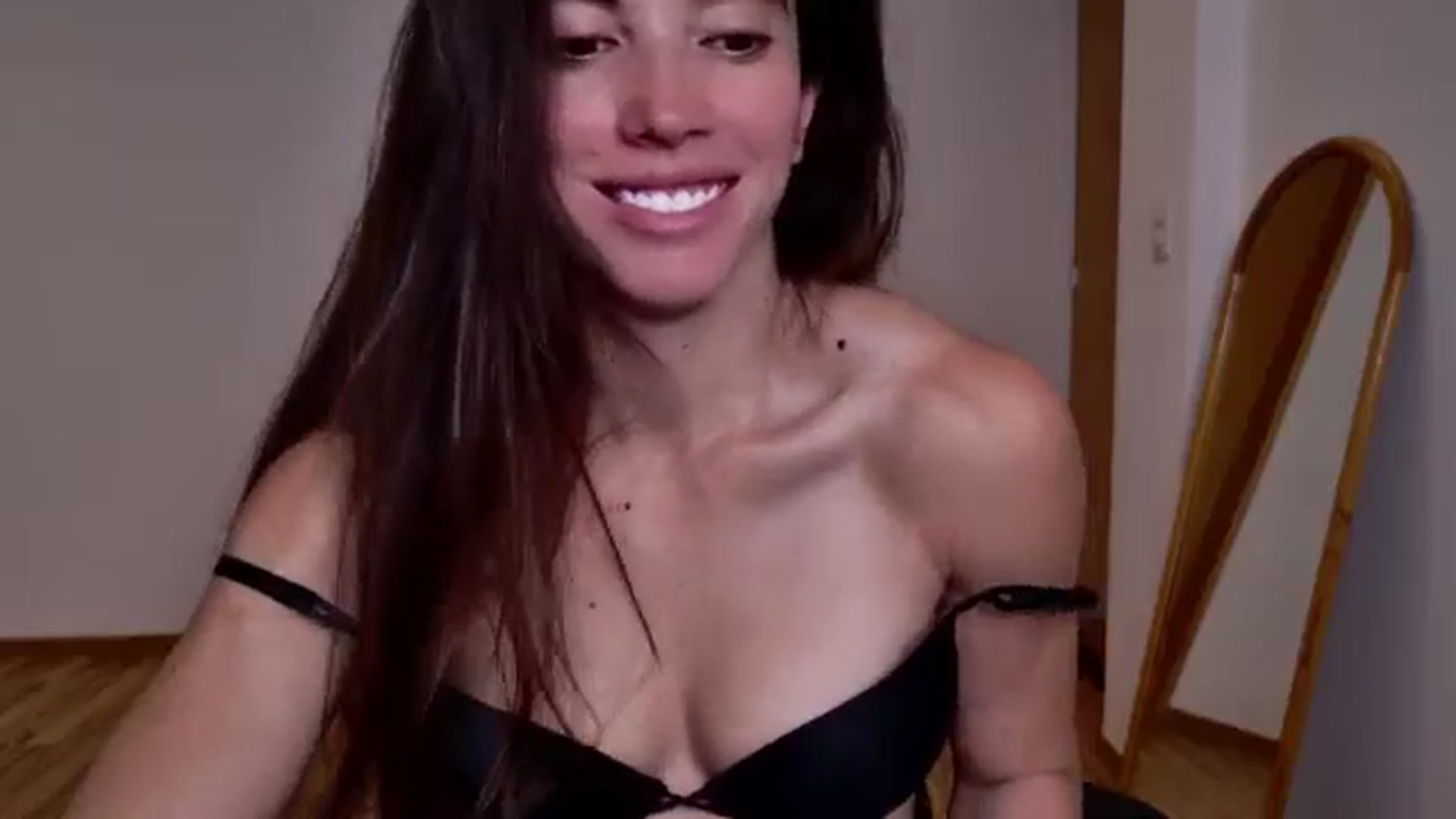 Gallery image thumbnail from Fitsexygirl's myfreecams stream on, 06/11/2025, 20:10 image 17 of 20