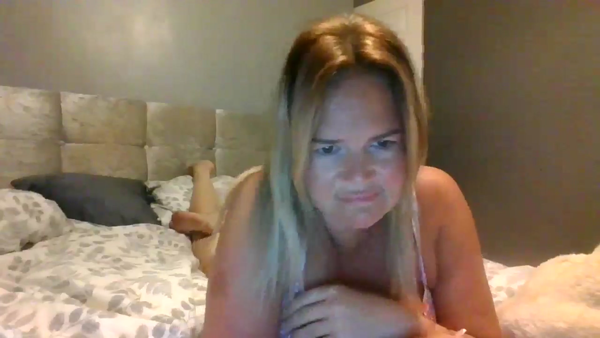 Gallery image thumbnail from Fitty_milf's myfreecams stream on, 10/14/2024, 18:35 image 6 of 20