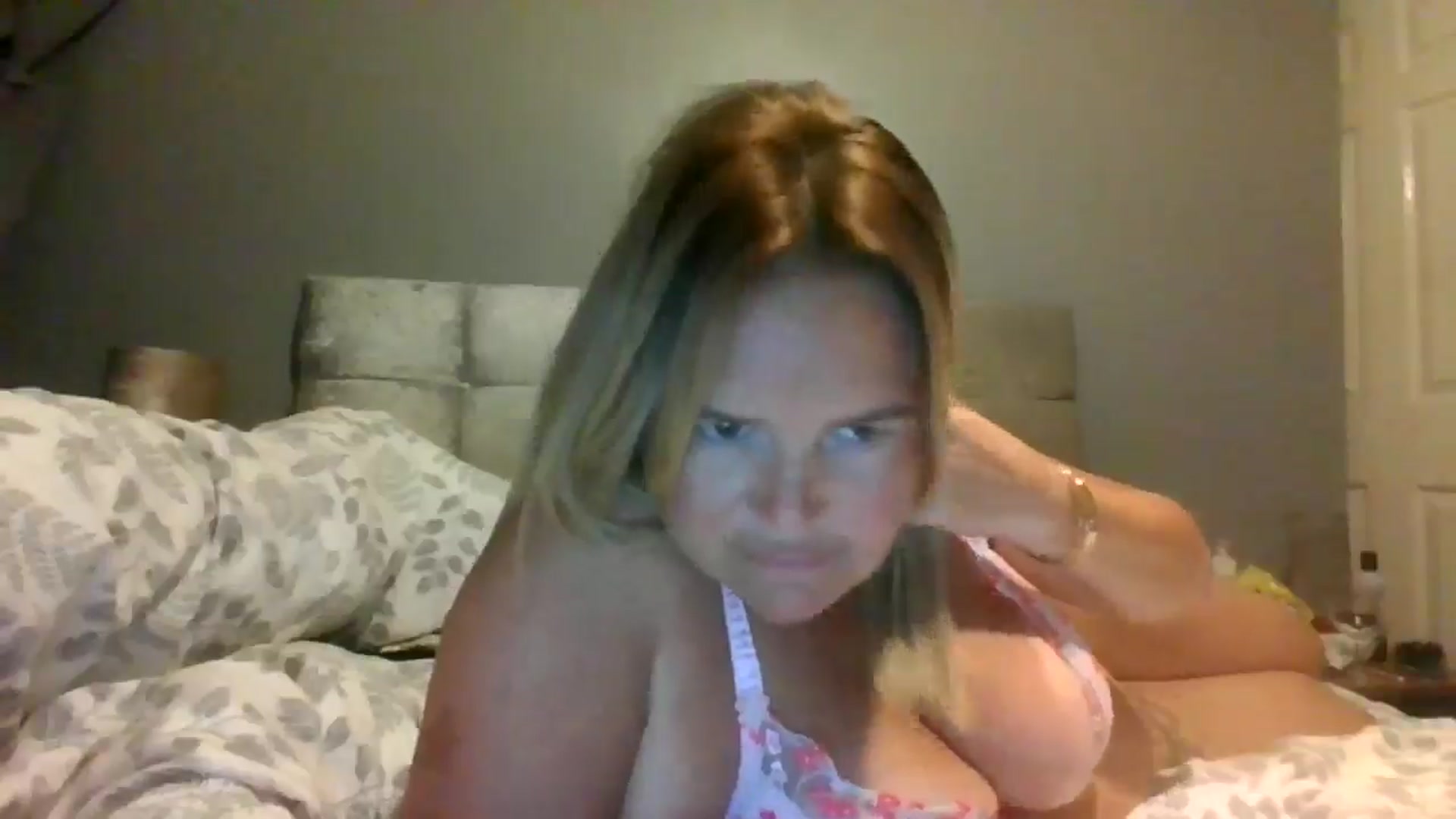Gallery image thumbnail from Fitty_milf's myfreecams stream on, 10/14/2024, 18:35 image 19 of 20