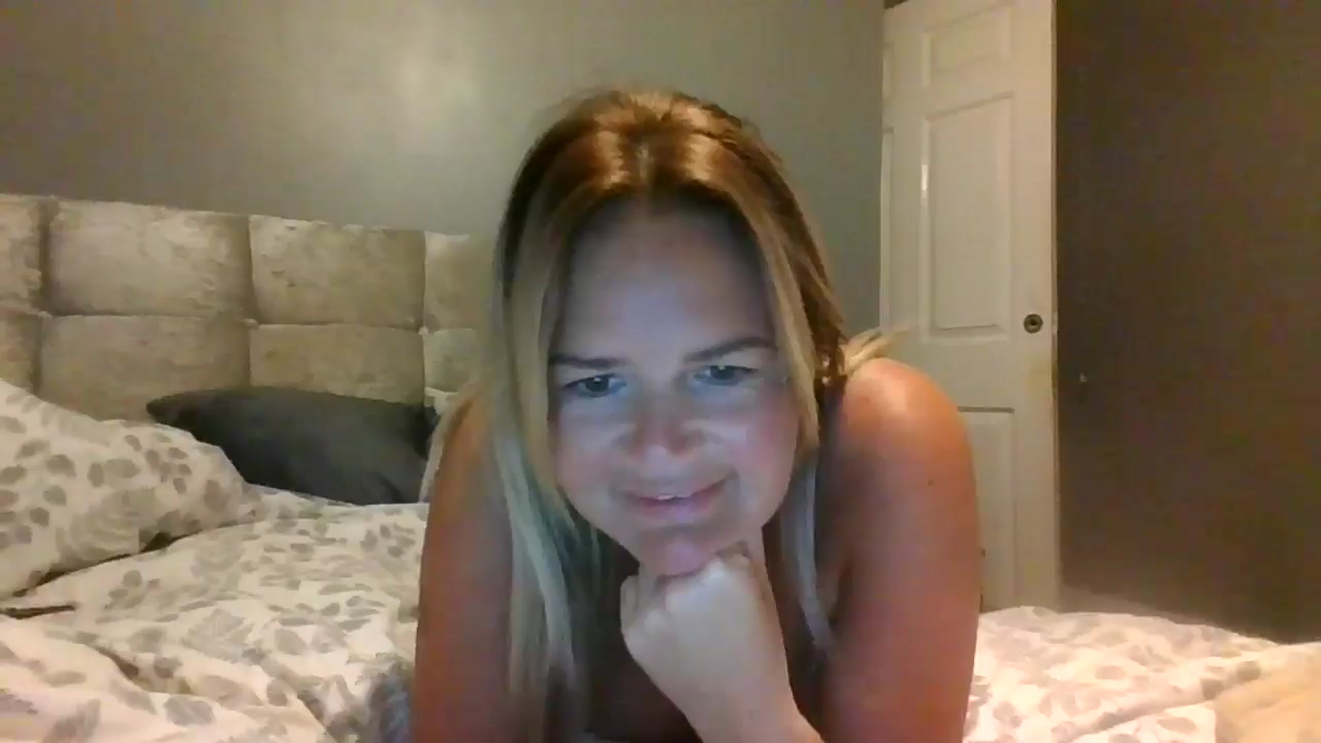 Gallery image thumbnail from Fitty_milf's myfreecams stream on, 10/14/2024, 18:35 image 10 of 20