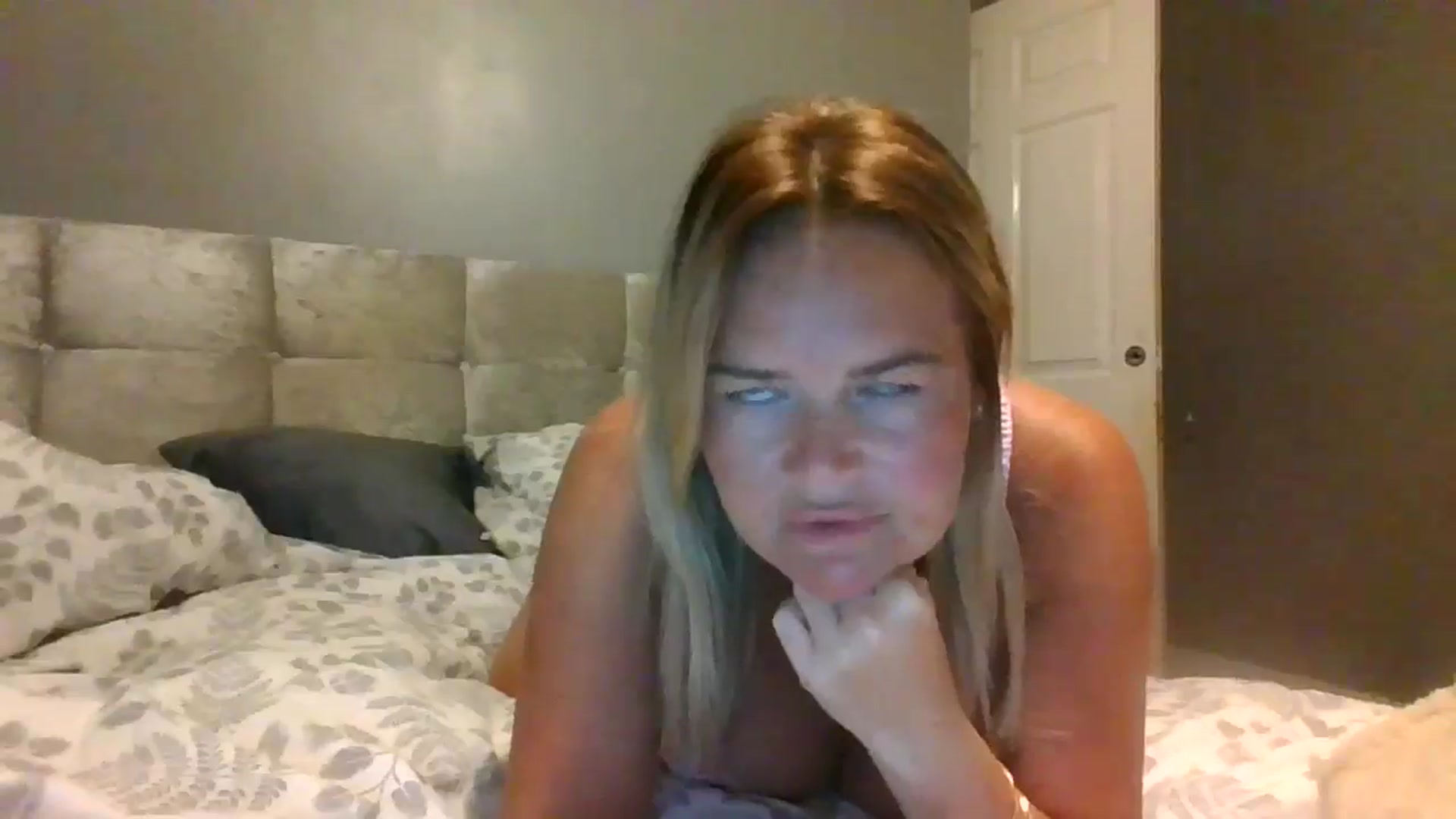 Gallery image thumbnail from Fitty_milf's myfreecams stream on, 10/14/2024, 18:35 image 12 of 20