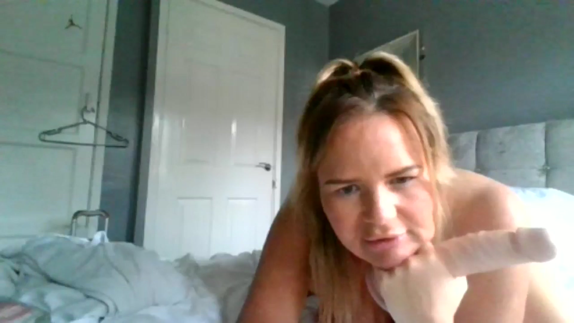 Gallery image thumbnail from Fitty_milf's myfreecams stream on, 11/06/2024, 12:48 image 10 of 20