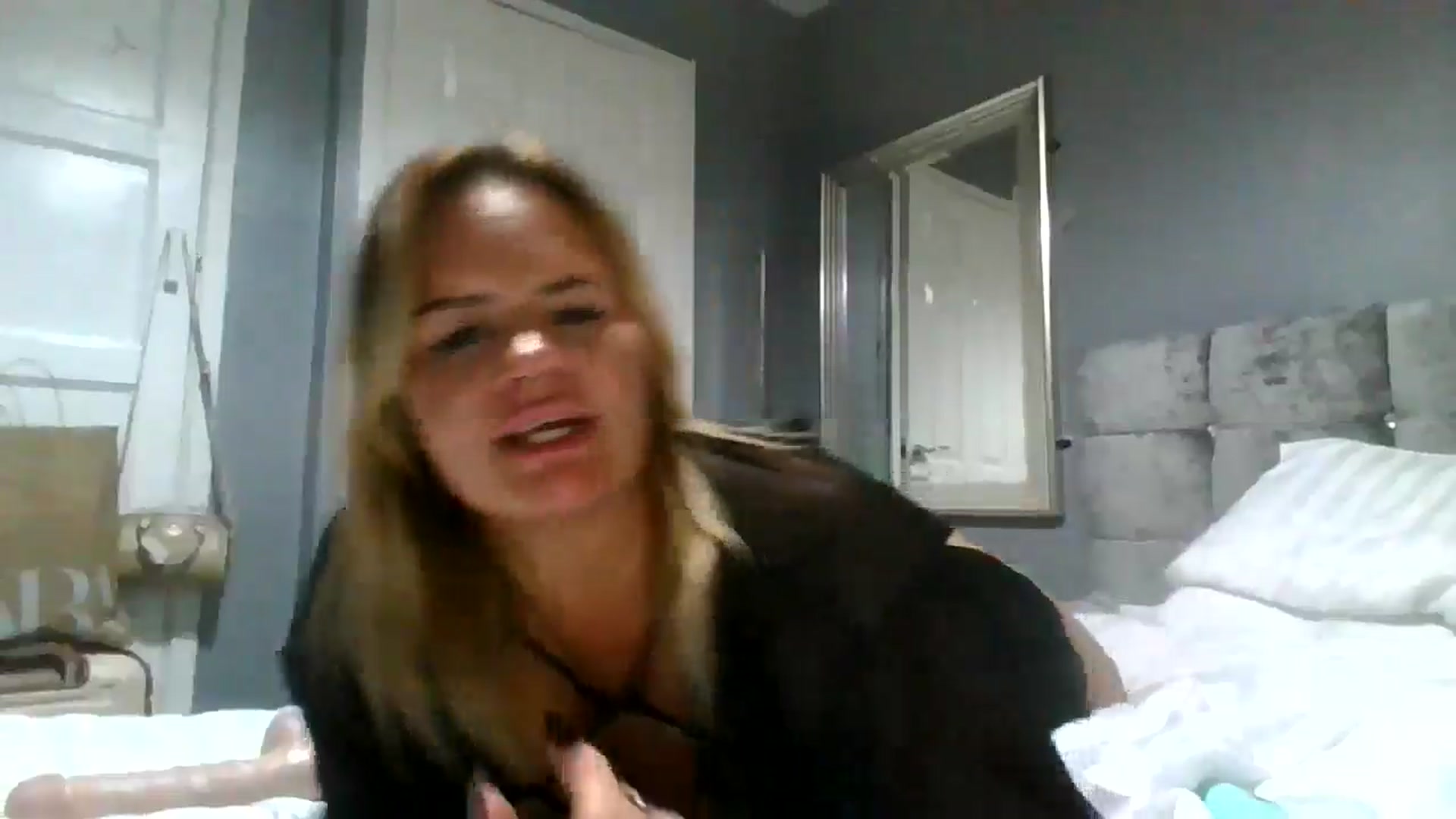 Gallery image thumbnail from Fitty_milf's myfreecams stream on, 11/30/2024, 18:32 image 10 of 20
