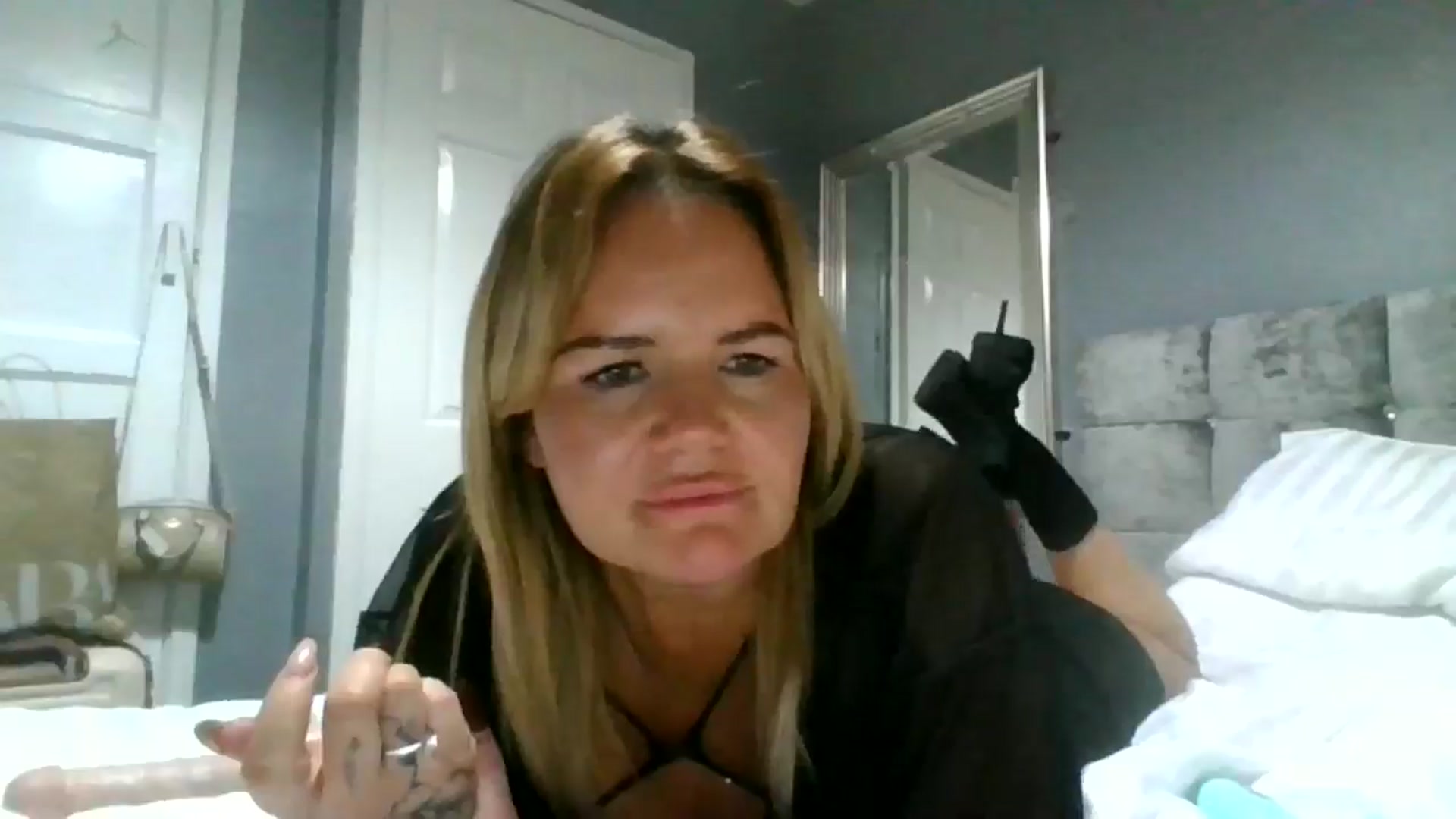 Gallery image thumbnail from Fitty_milf's myfreecams stream on, 11/30/2024, 18:32 image 14 of 20