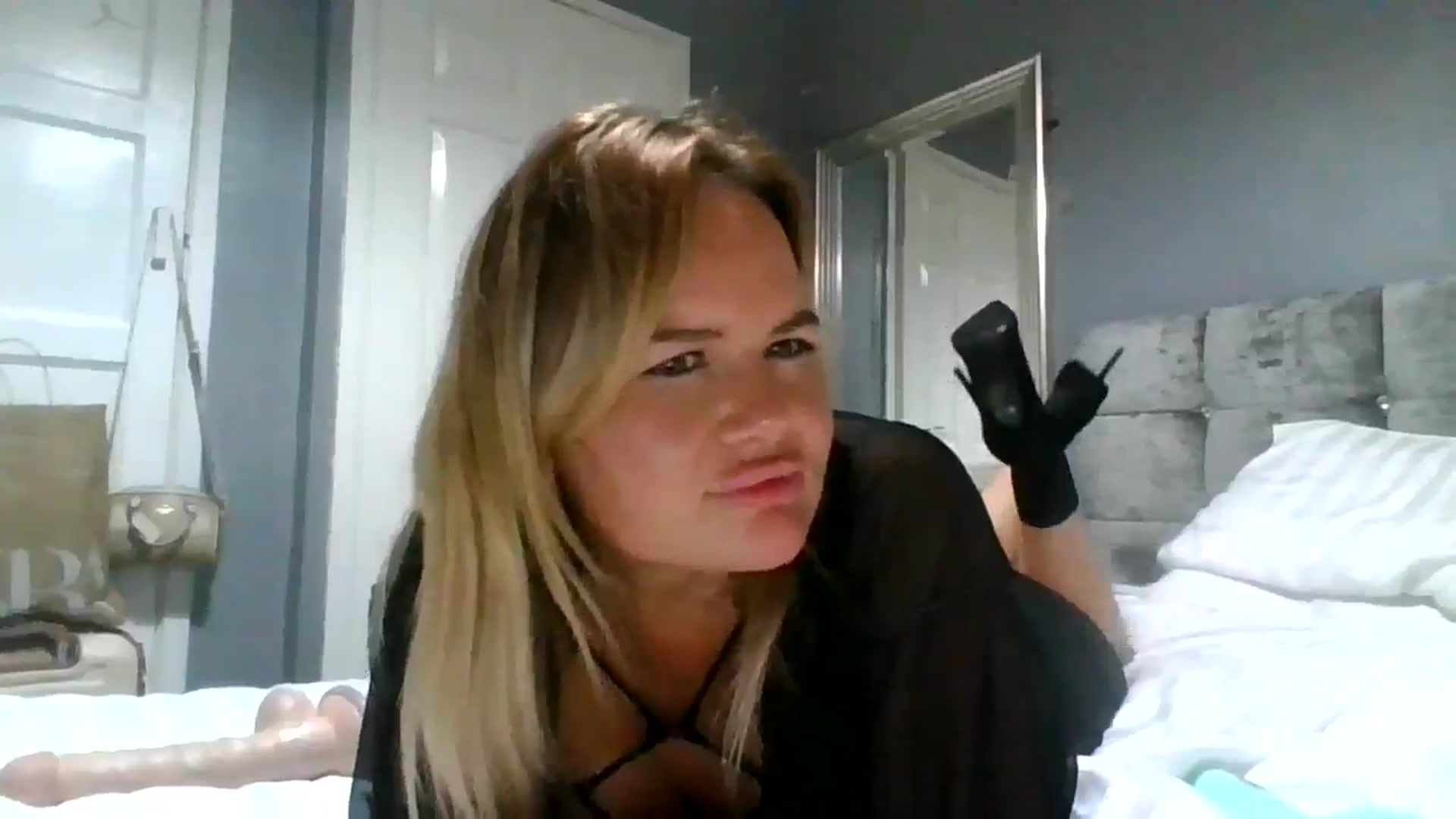 Gallery image thumbnail from Fitty_milf's myfreecams stream on, 11/30/2024, 18:32 image 2 of 20