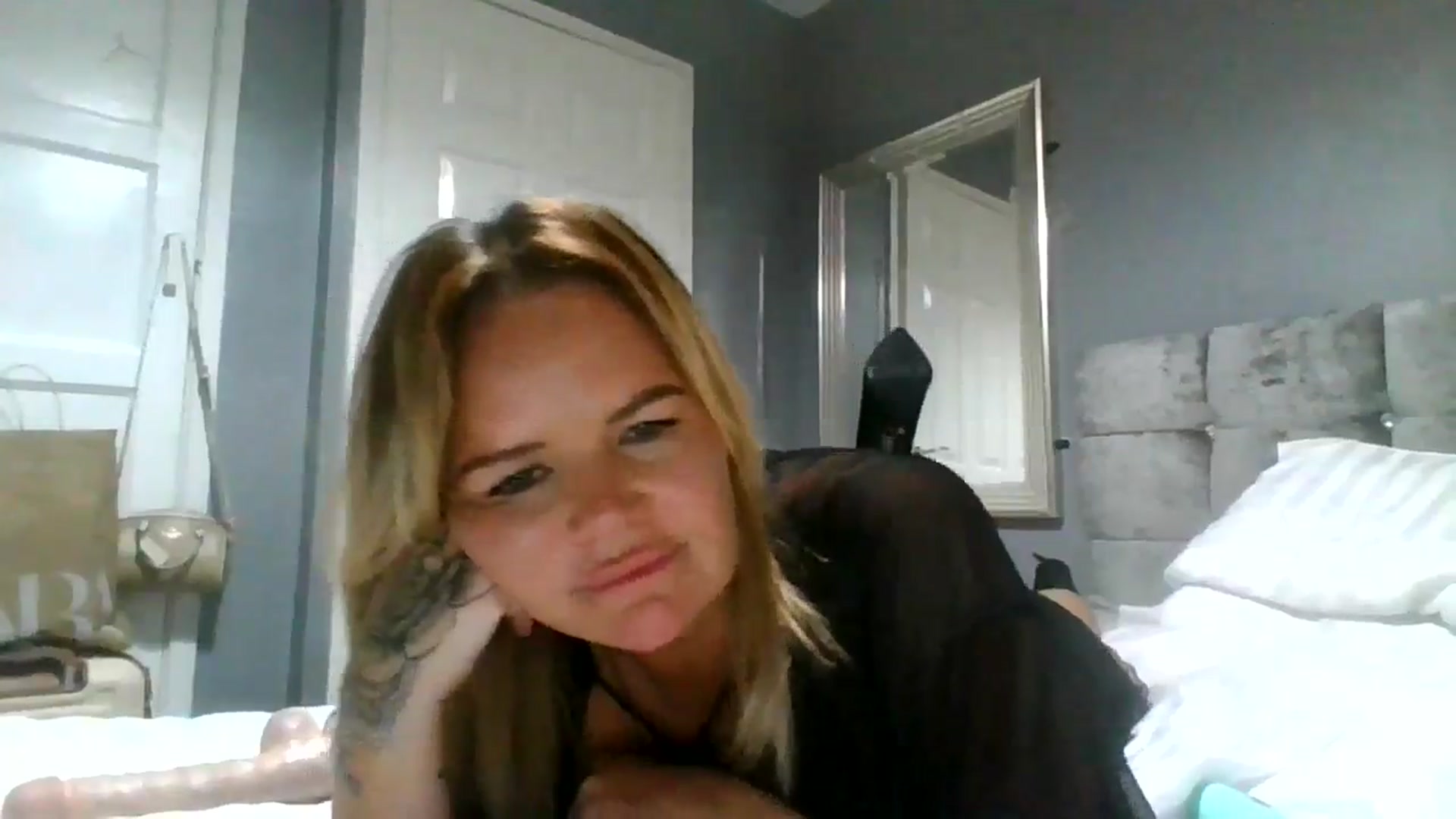 Gallery image thumbnail from Fitty_milf's myfreecams stream on, 11/30/2024, 18:32 image 9 of 20