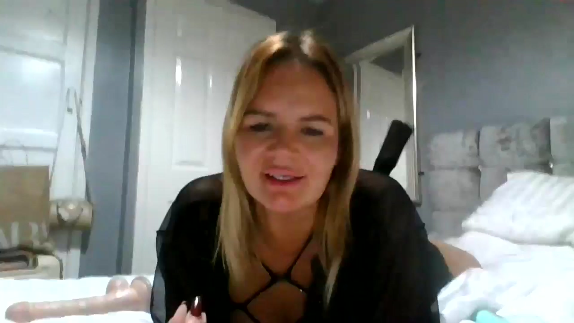 Gallery image thumbnail from Fitty_milf's myfreecams stream on, 11/30/2024, 18:32 image 5 of 20