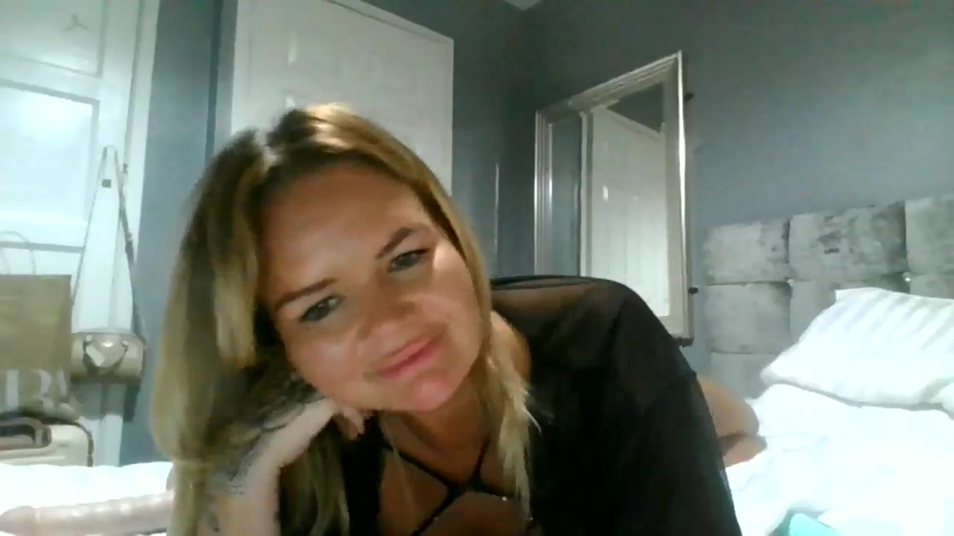 Gallery image thumbnail from Fitty_milf's myfreecams stream on, 11/30/2024, 18:32 image 18 of 20