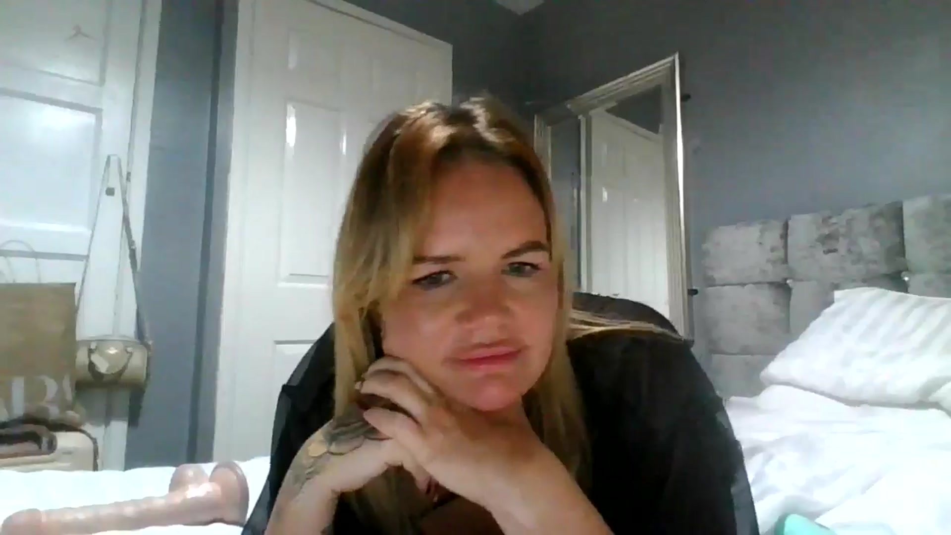 Gallery image thumbnail from Fitty_milf's myfreecams stream on, 11/30/2024, 18:32 image 8 of 20