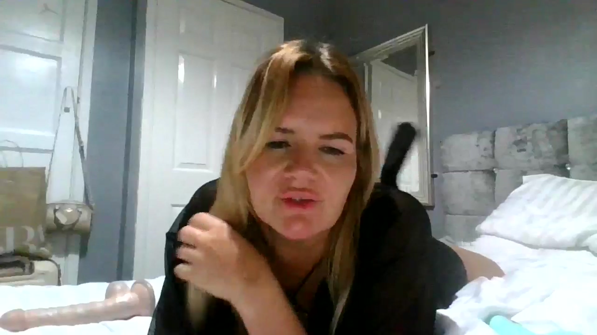 Gallery image thumbnail from Fitty_milf's myfreecams stream on, 11/30/2024, 18:32 image 4 of 20