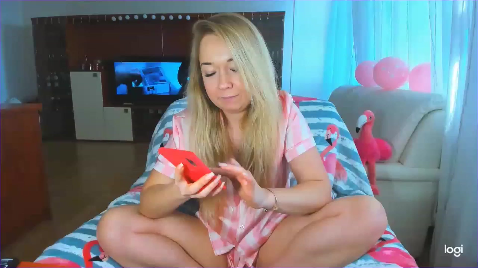 Gallery image thumbnail from FlamingoBday's myfreecams stream on, 02/07/2023, 14:35 image 7 of 20