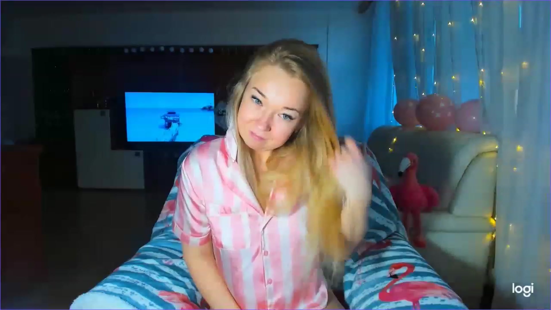 Gallery image thumbnail from FlamingoBday's myfreecams stream on, 02/07/2023, 16:03 image 12 of 20