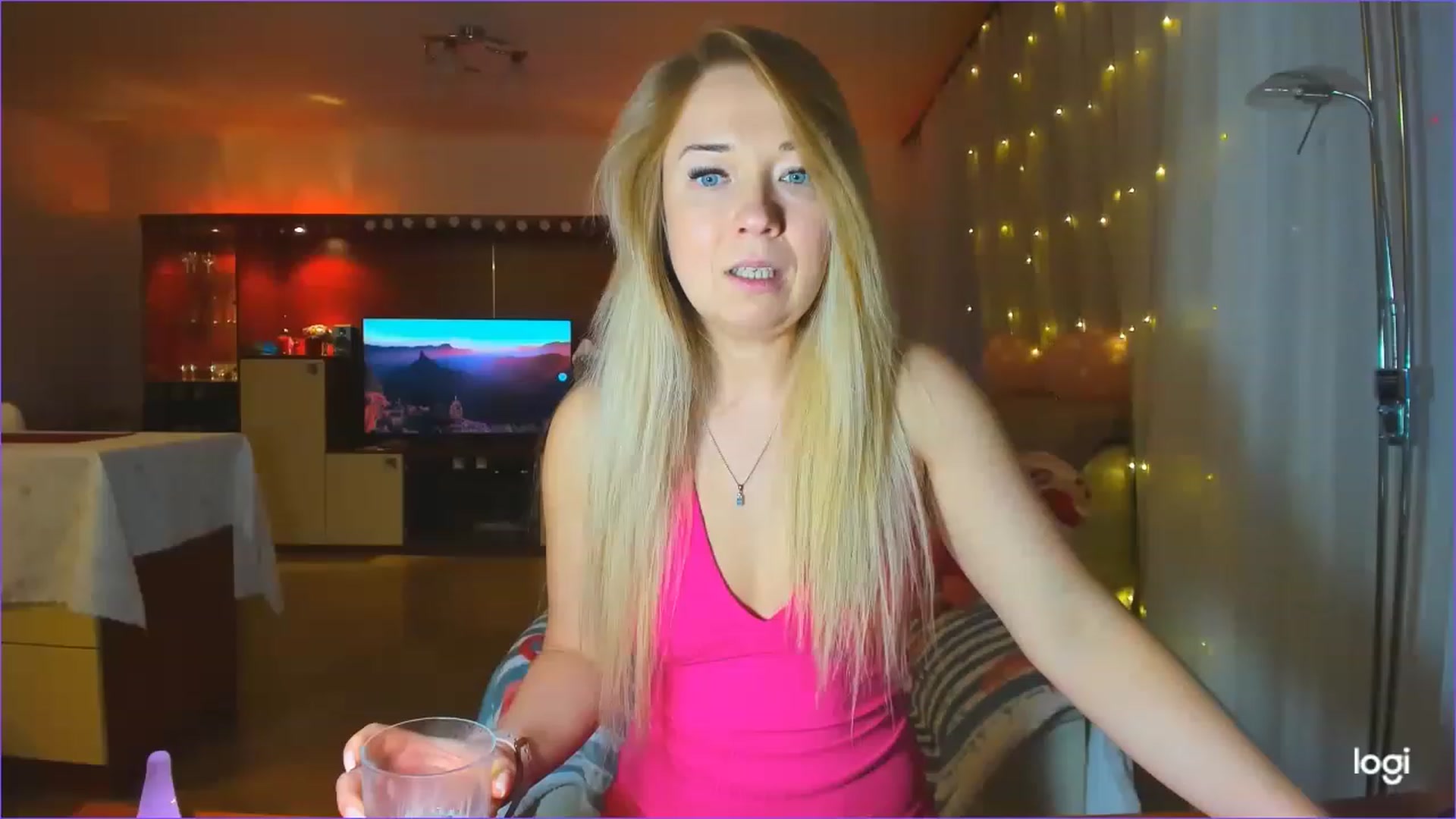 Gallery image thumbnail from FlamingoBday's myfreecams stream on, 02/10/2023, 16:30 image 14 of 20