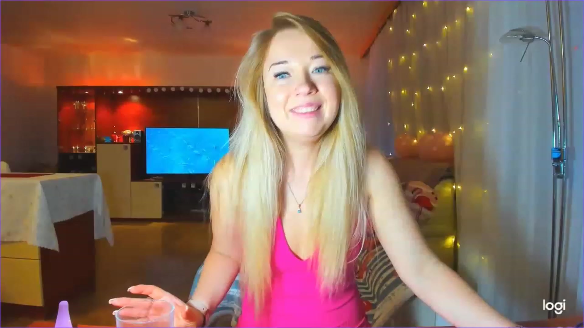 Gallery image thumbnail from FlamingoBday's myfreecams stream on, 02/10/2023, 16:30 image 4 of 20