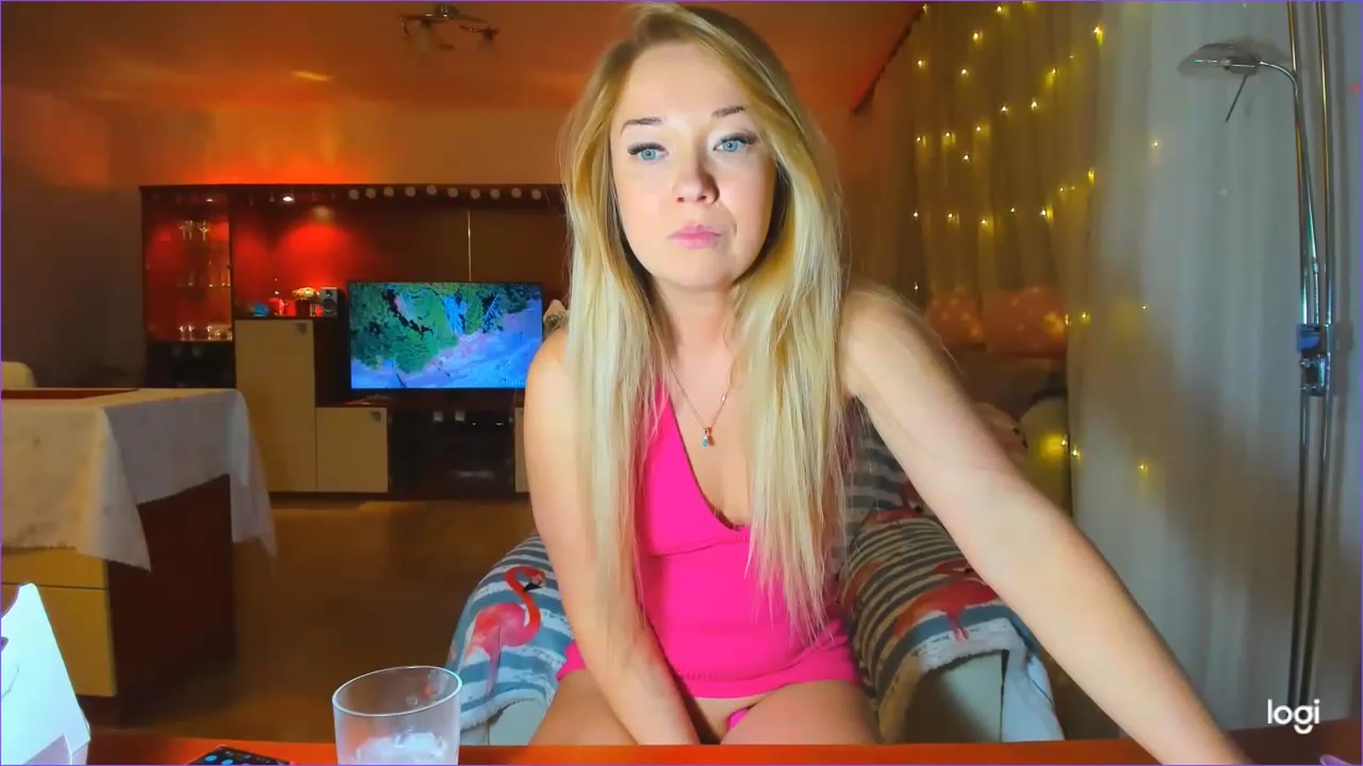 Gallery image thumbnail from FlamingoBday's myfreecams stream on, 02/10/2023, 17:30 image 10 of 20