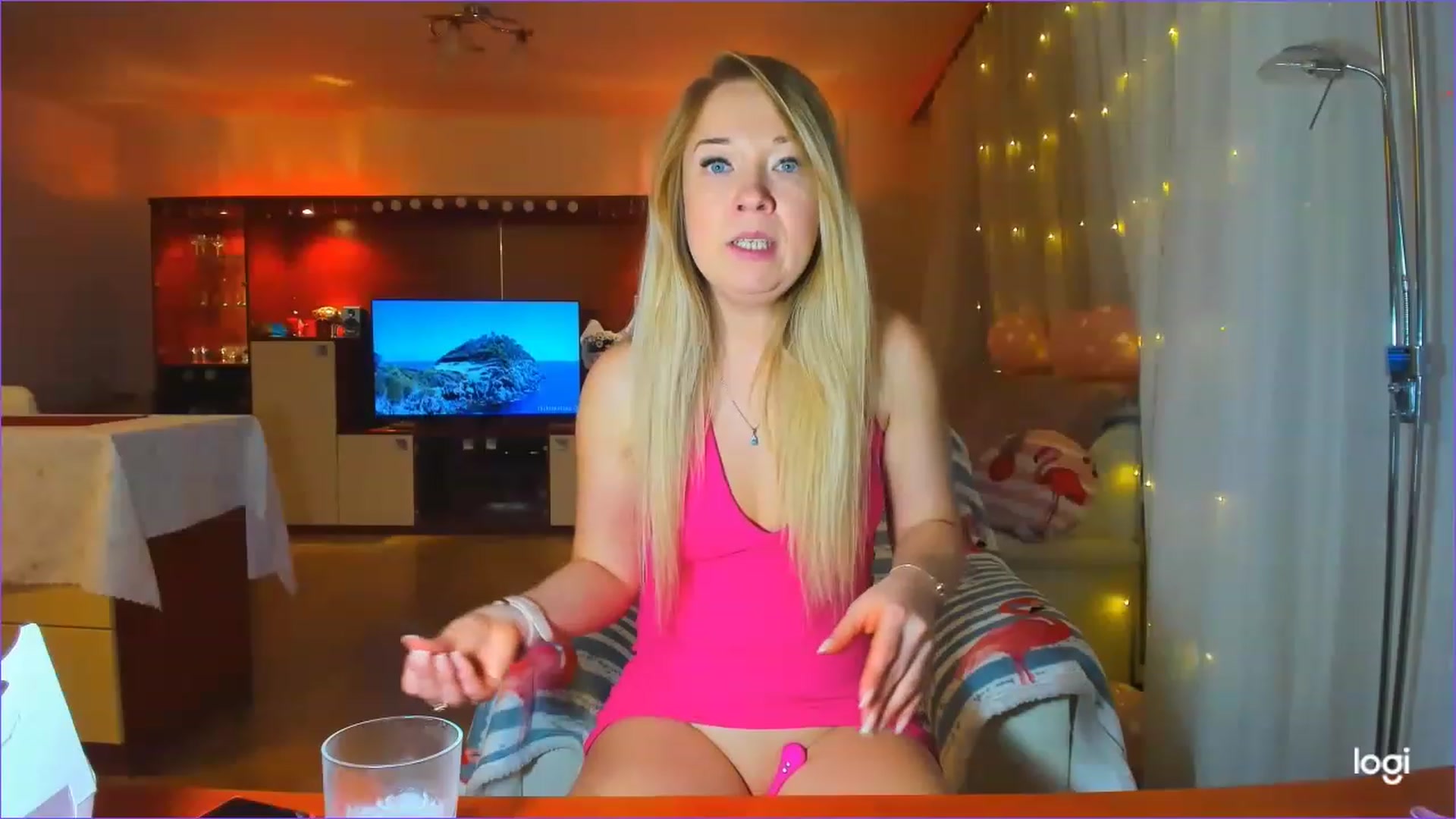 Gallery image thumbnail from FlamingoBday's myfreecams stream on, 02/10/2023, 17:30 image 12 of 20