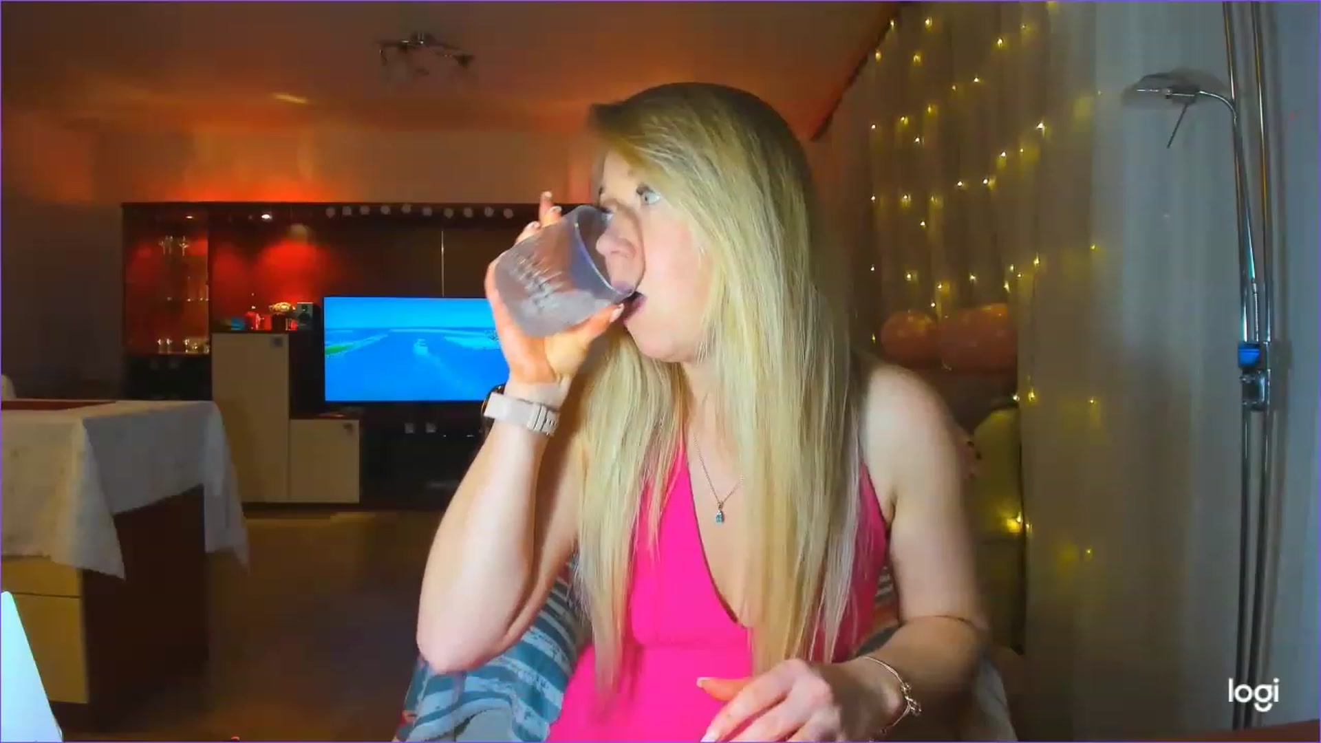 Gallery image thumbnail from FlamingoBday's myfreecams stream on, 02/10/2023, 17:30 image 18 of 20