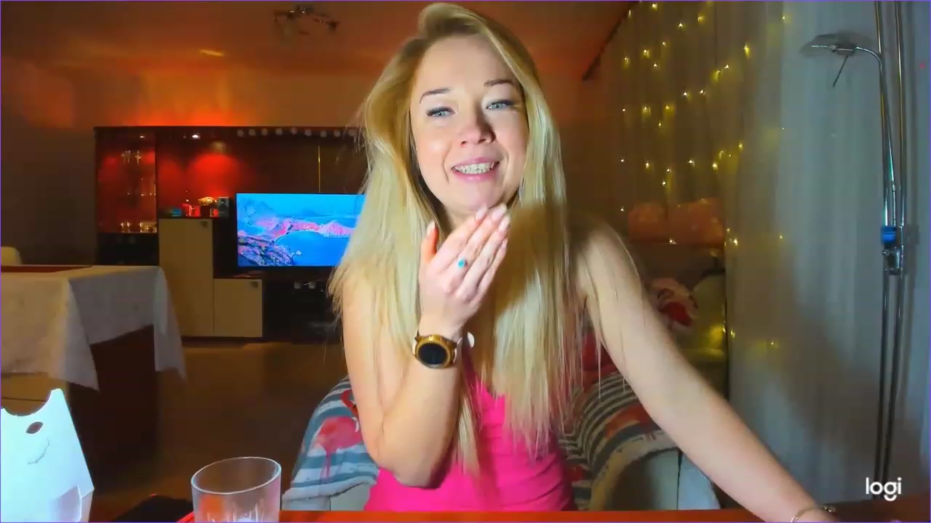 Gallery image thumbnail from FlamingoBday's myfreecams stream on, 02/10/2023, 18:51 image 1 of 20