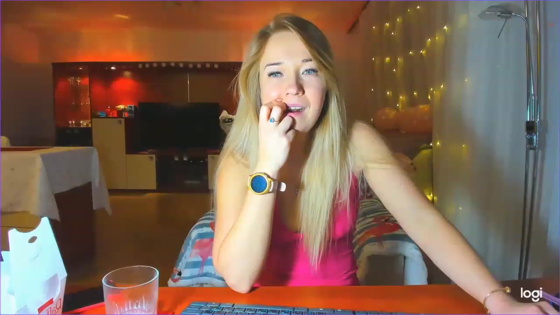 Gallery image thumbnail from FlamingoBday's myfreecams stream on, 02/10/2023, 18:51 image 19 of 20