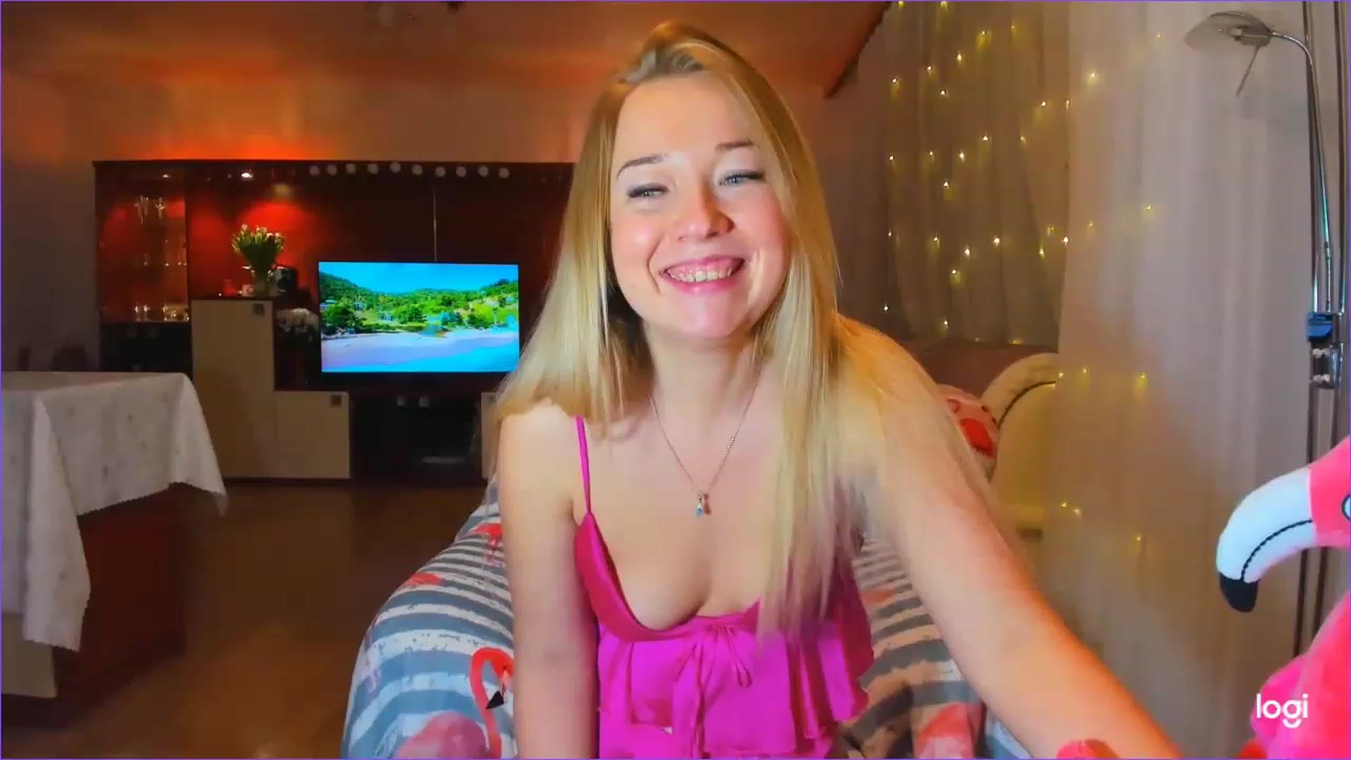 Gallery image thumbnail from FlamingoBday's myfreecams stream on, 02/15/2023, 23:21 image 17 of 20